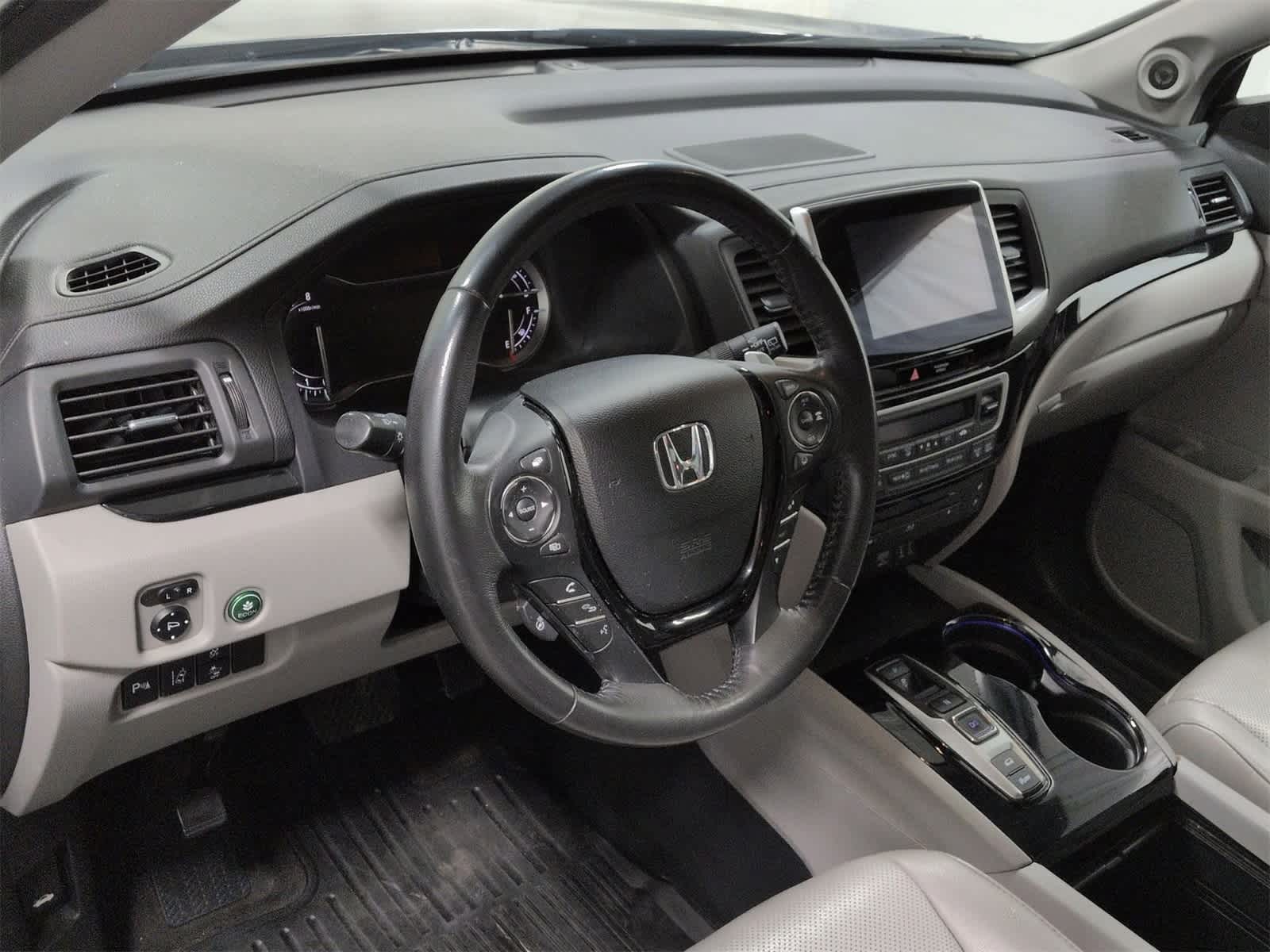 Thumbnail: 2016 Honda Pilot - 9