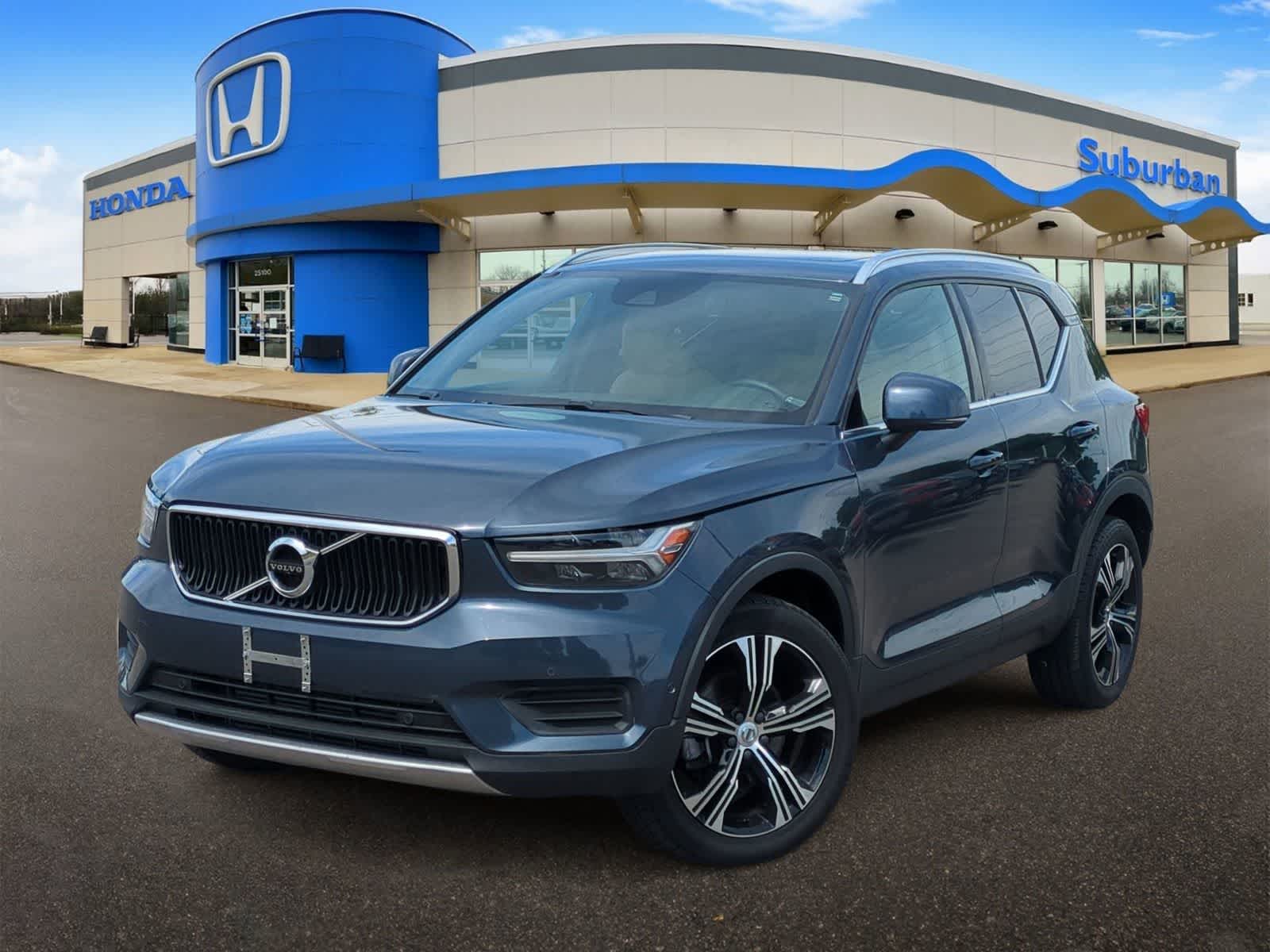 2020 Volvo XC40  -
                  Farmington Hills, MI