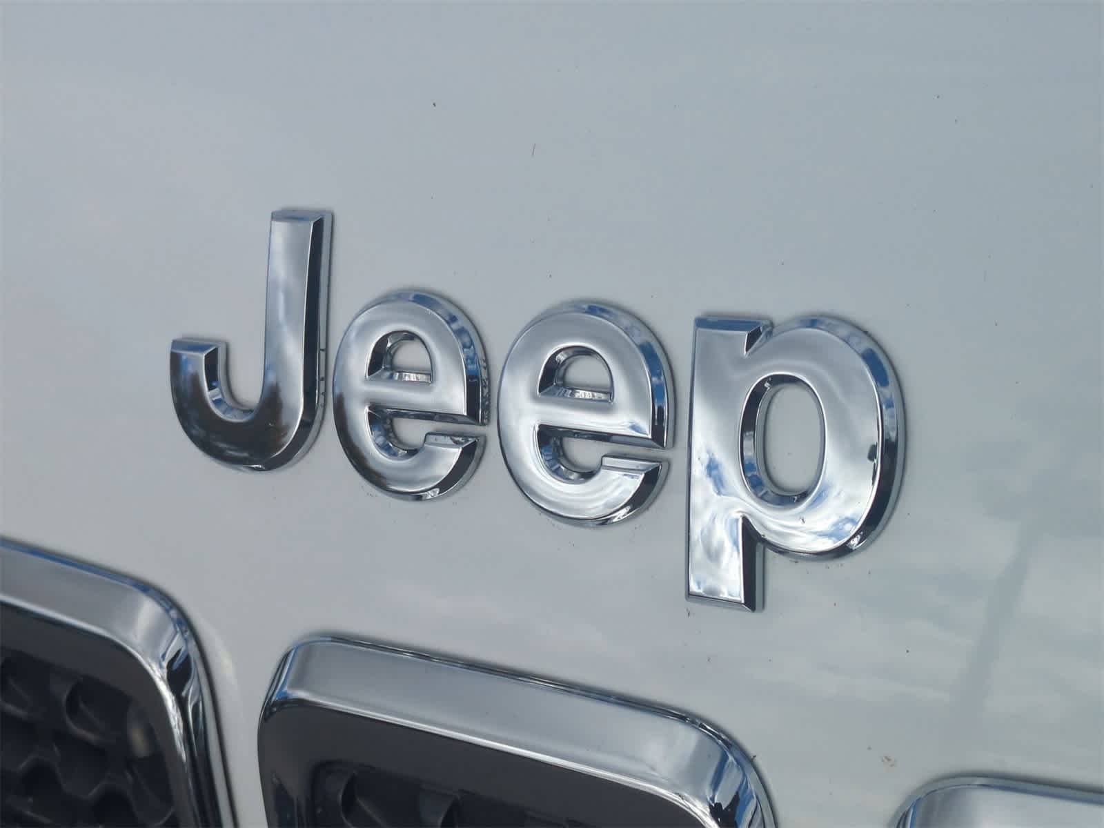 Thumbnail: 2020 Jeep Cherokee - 13