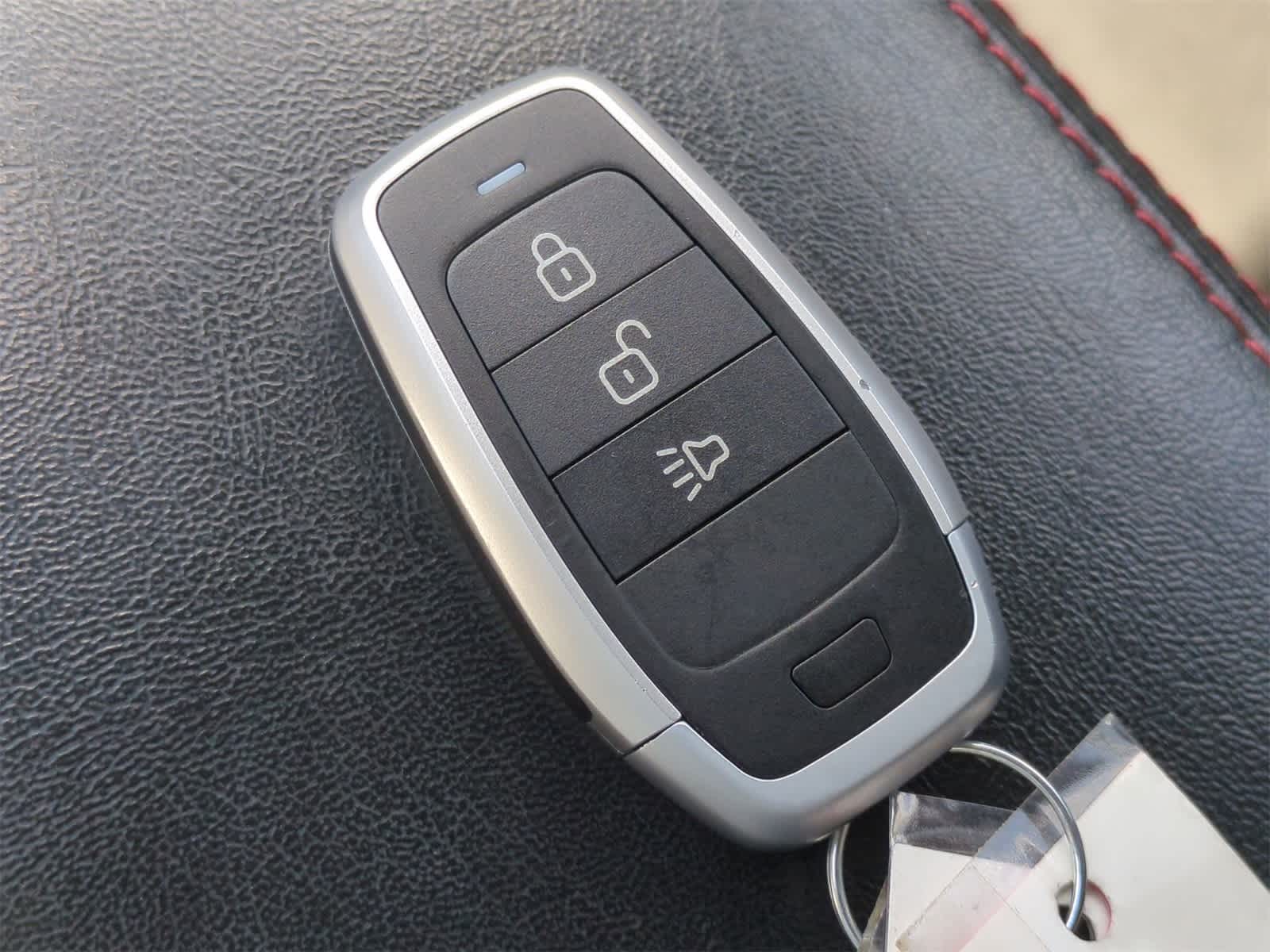 Thumbnail: 2019 Jeep Cherokee - 35