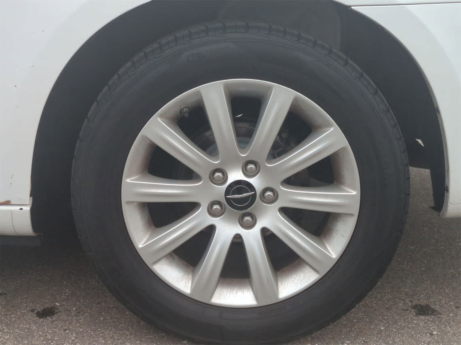 2013 Chrysler 200 Touring 14