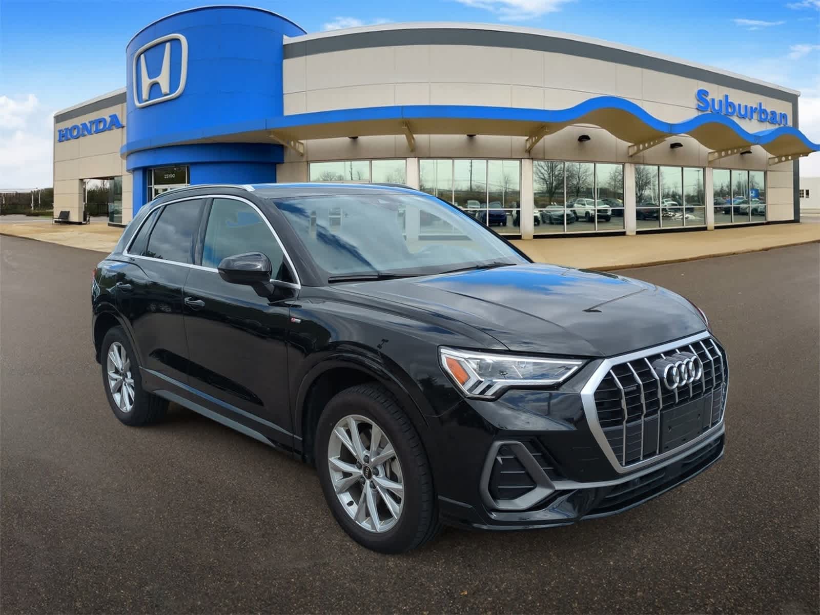 Thumbnail: 2023 Audi Q3 - 2
