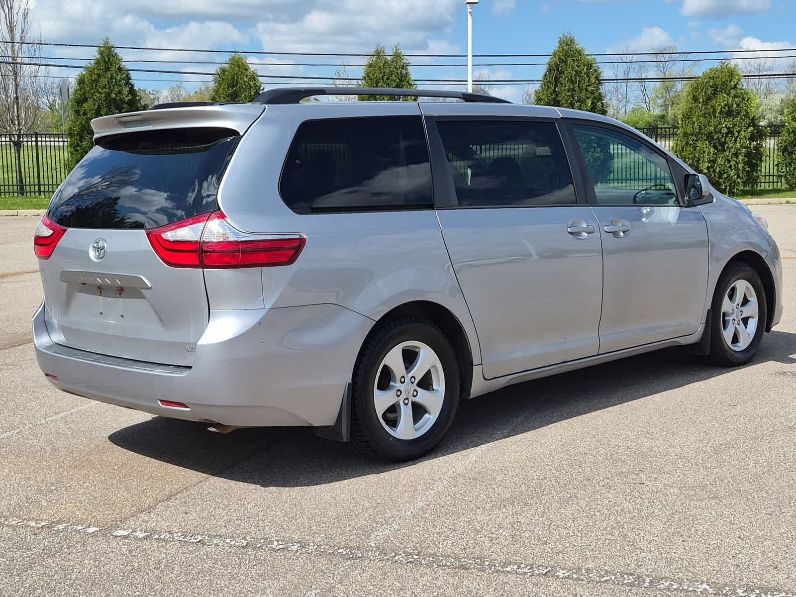 Thumbnail: 2016 Toyota Sienna - 14