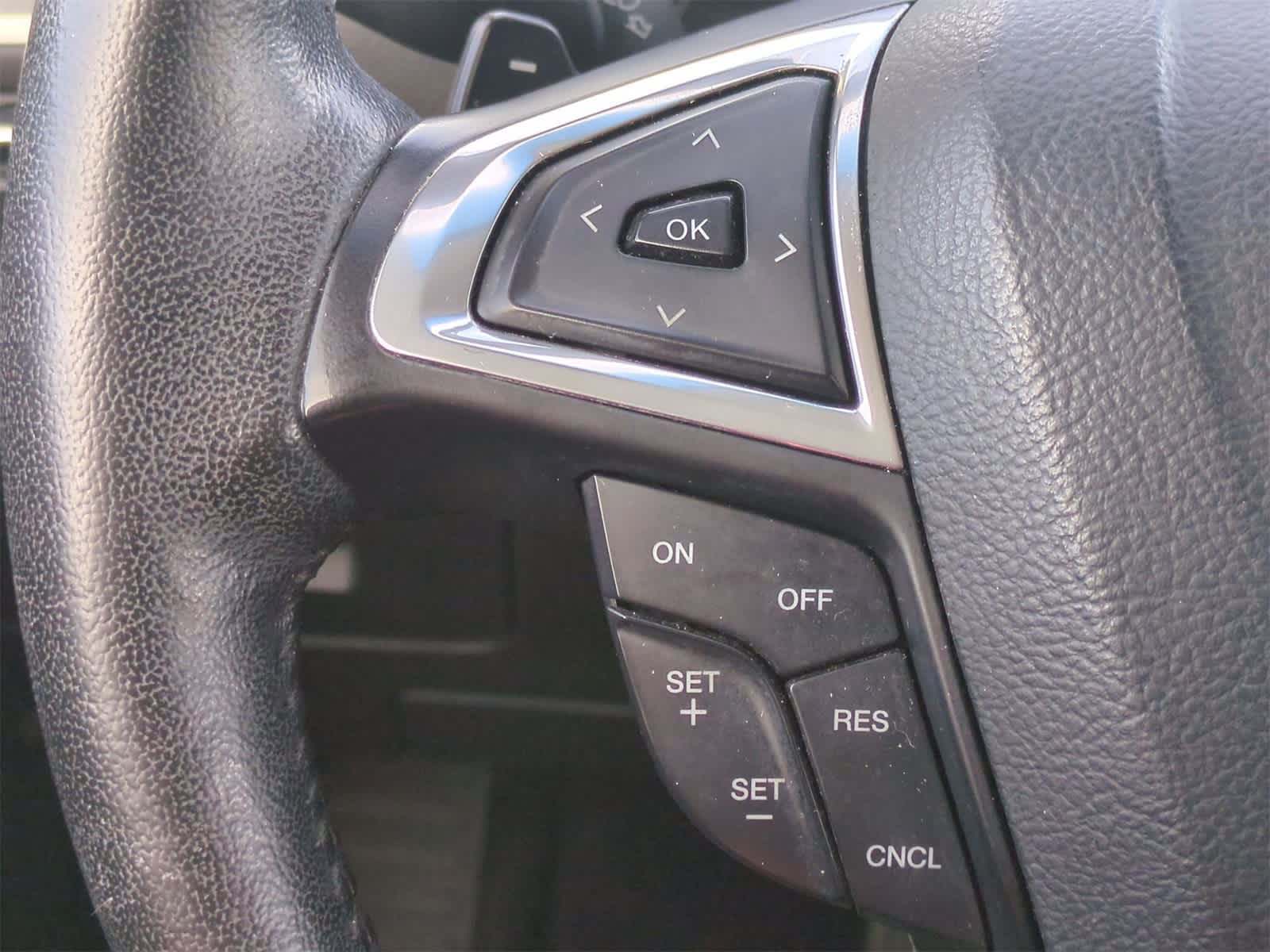 Thumbnail: 2015 Ford Edge - 23