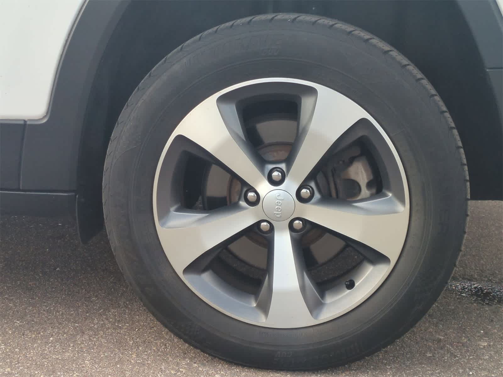 Thumbnail: 2020 Jeep Cherokee - 15