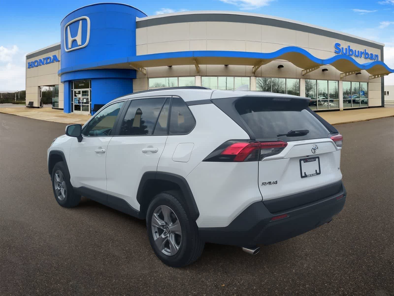 2025 Toyota RAV4 XLE - Photo 6