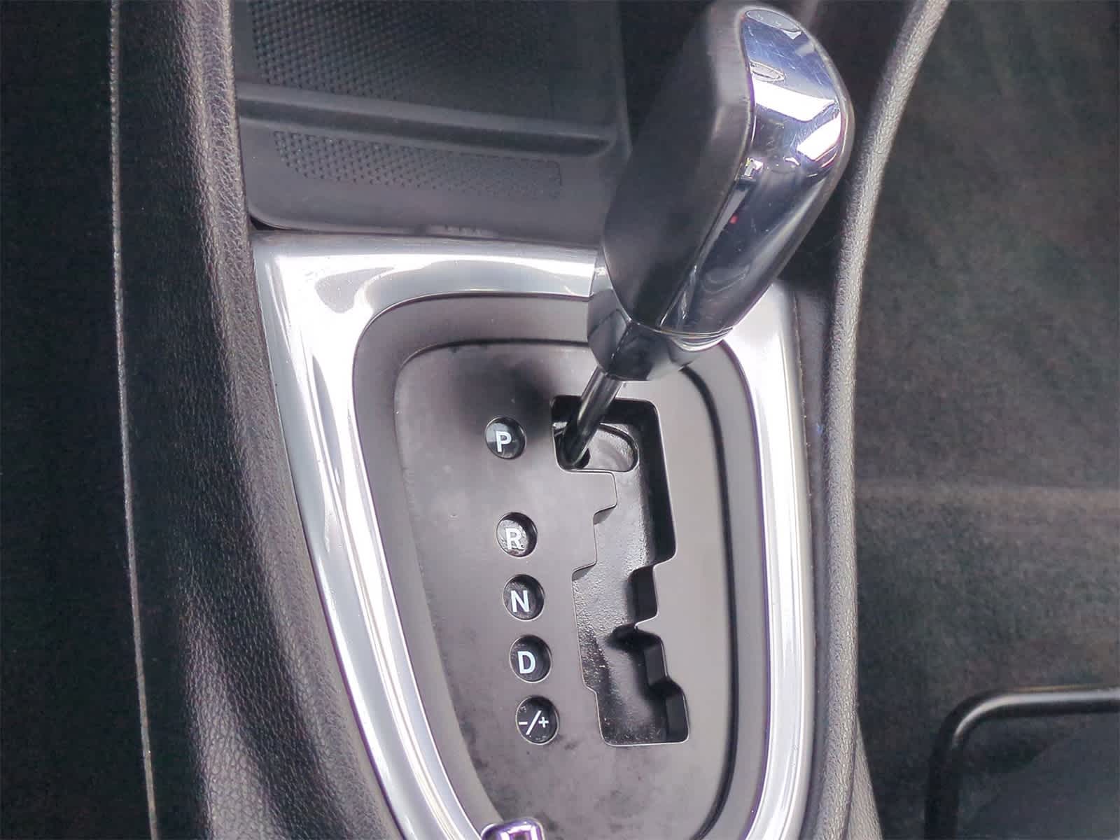 Thumbnail: 2011 Chrysler 200 - 30