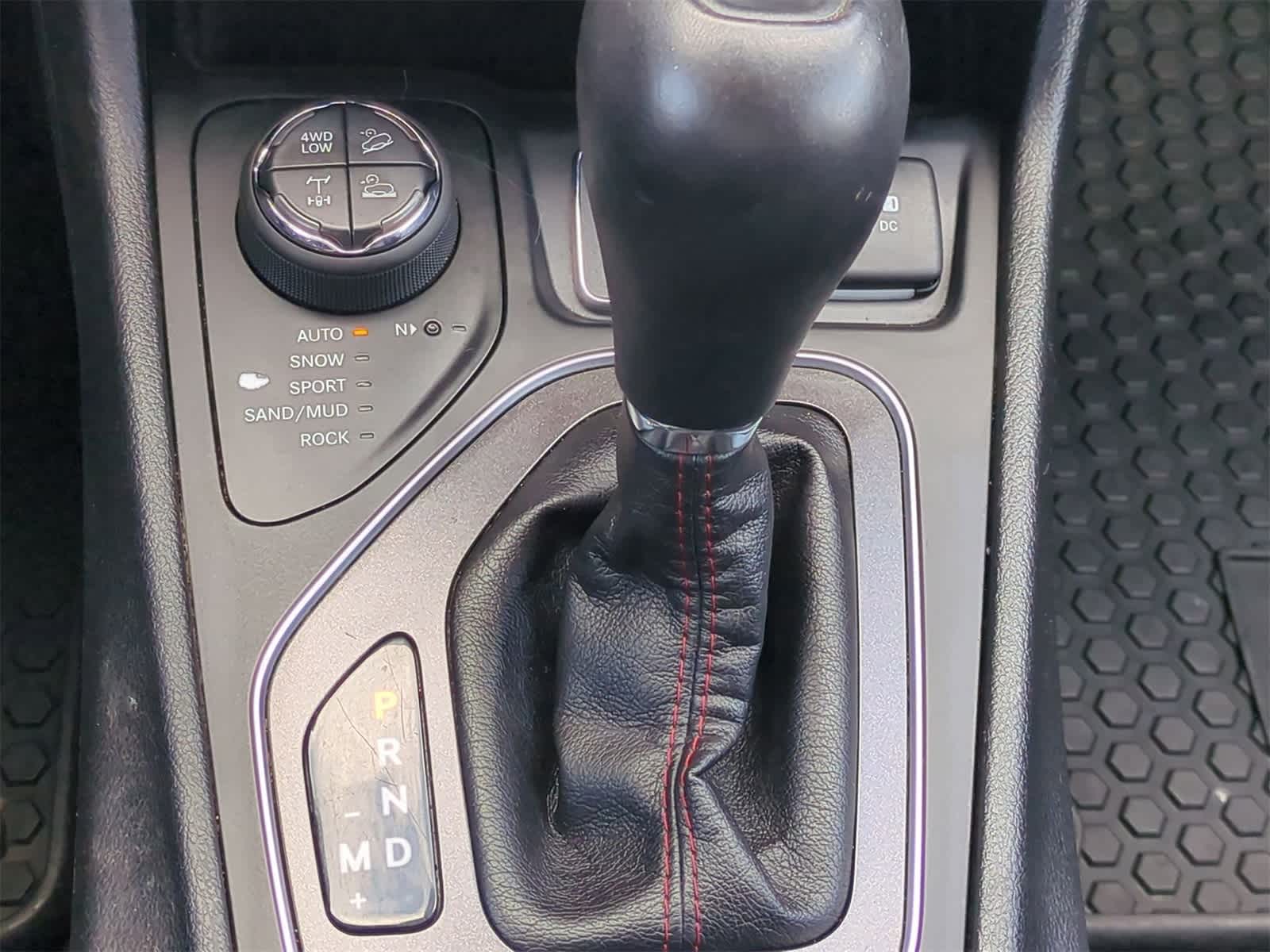 Thumbnail: 2019 Jeep Cherokee - 31