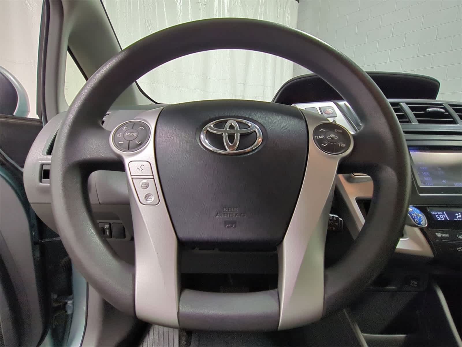 Thumbnail: 2014 Toyota Prius v - 30