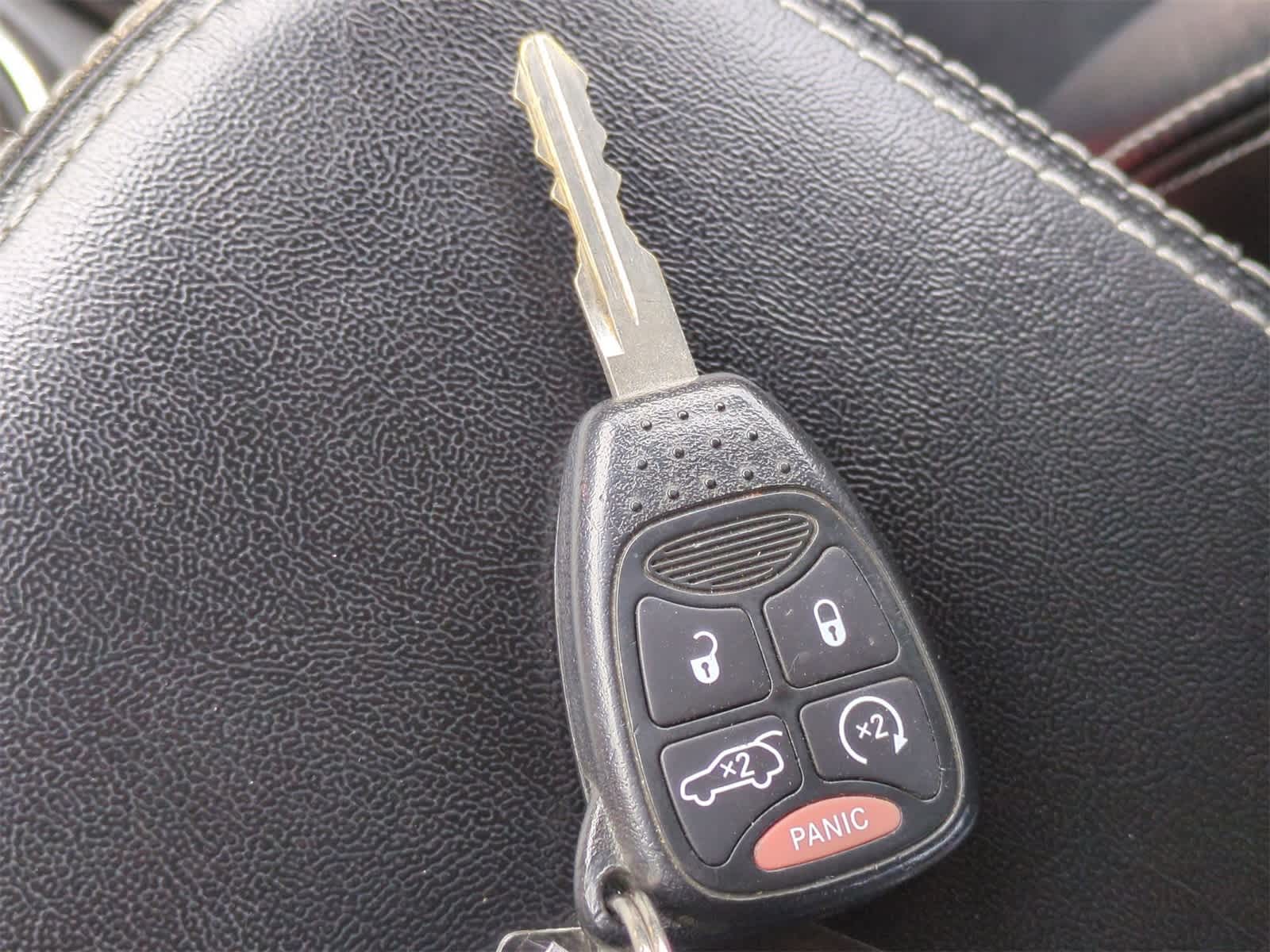 Thumbnail: 2011 Chrysler 200 - 32