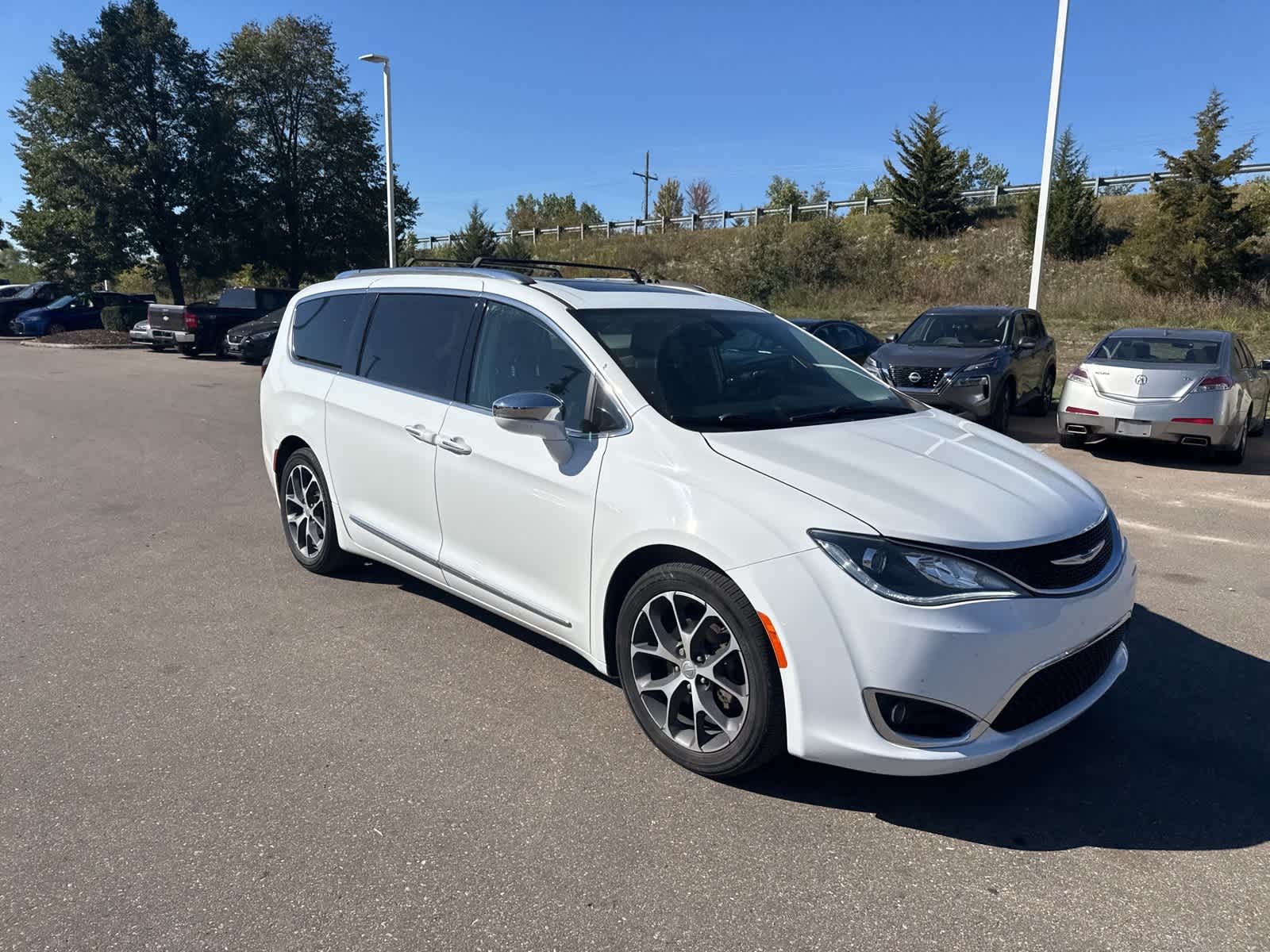 Thumbnail: 2020 Chrysler Pacifica - 10