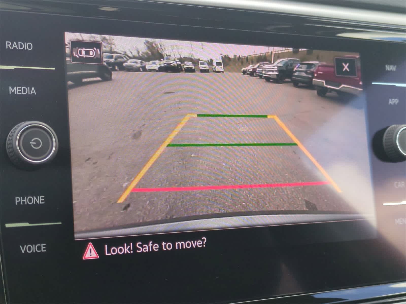 Thumbnail: 2021 Volkswagen Atlas - 32