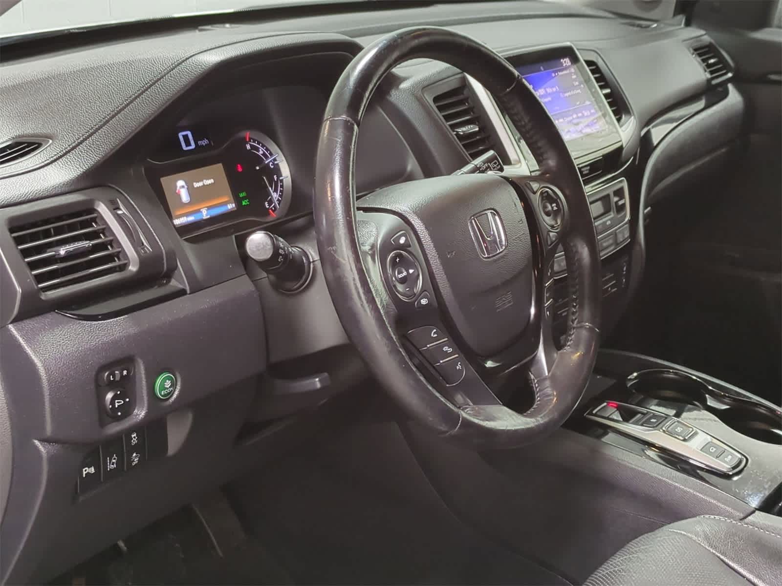 Thumbnail: 2018 Honda Pilot - 10