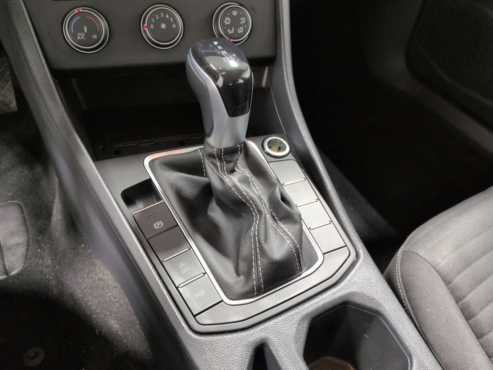 Thumbnail: 2024 Volkswagen Jetta - 32