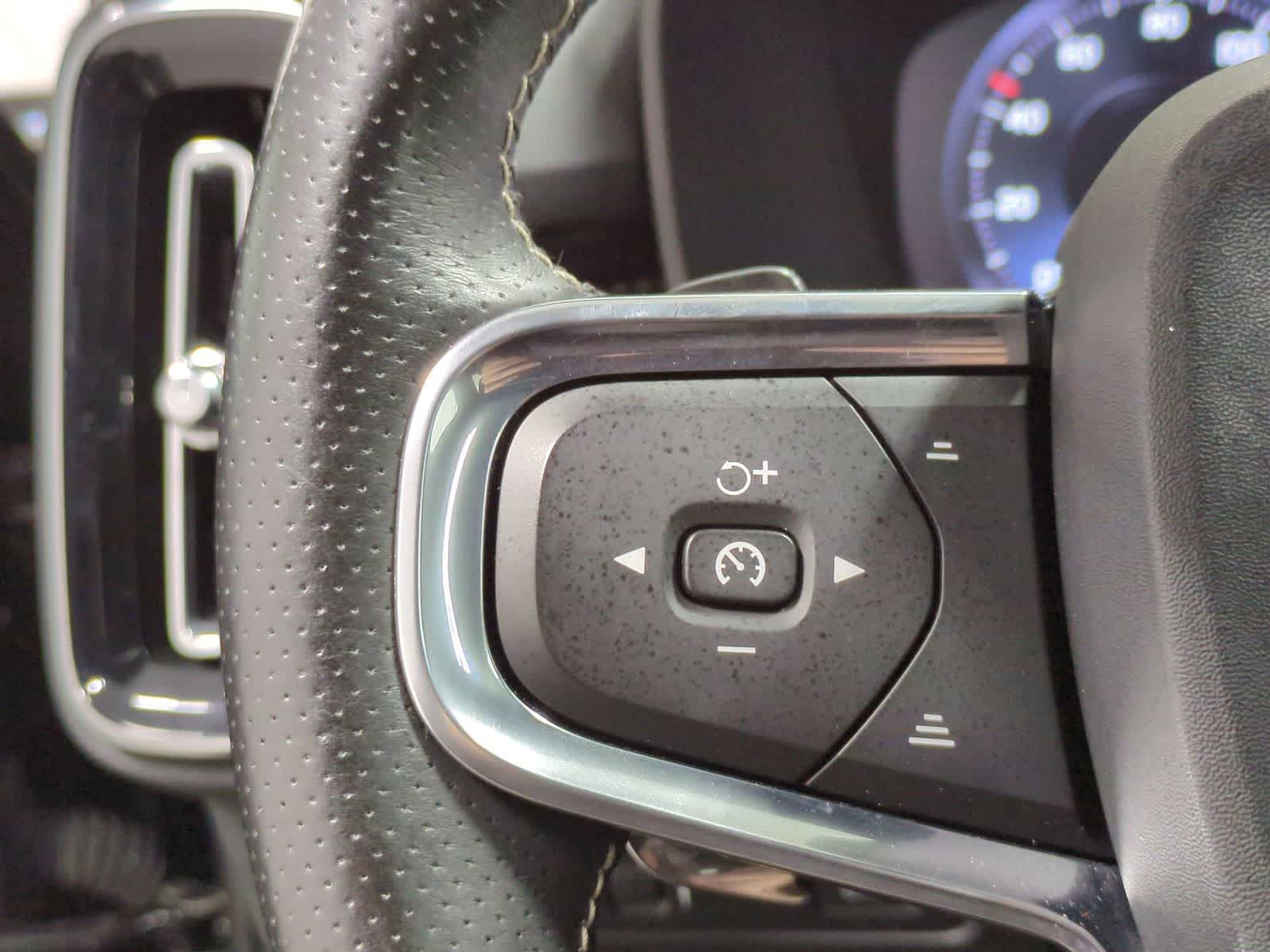 Thumbnail: 2019 Volvo XC40 - 26