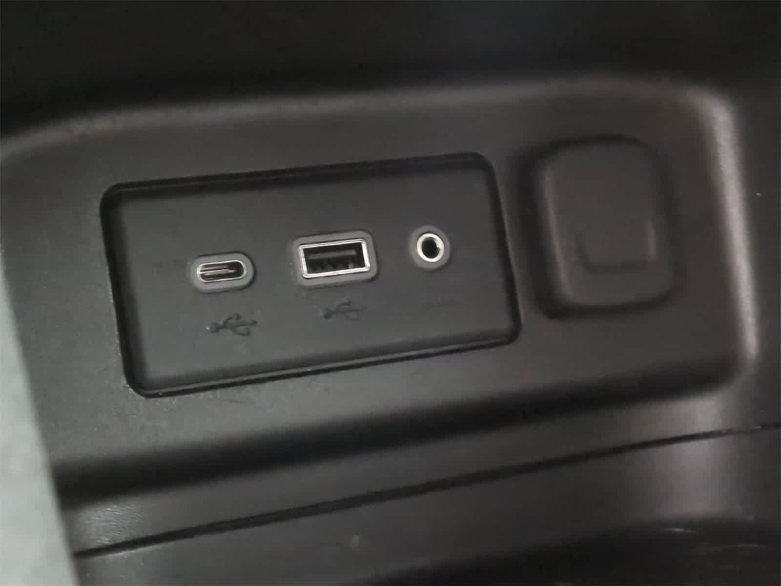 Thumbnail: 2022 Chevrolet Equinox - 30