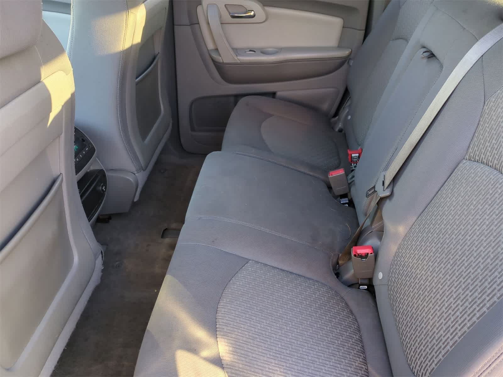 Thumbnail: 2010 Chevrolet Traverse - 21