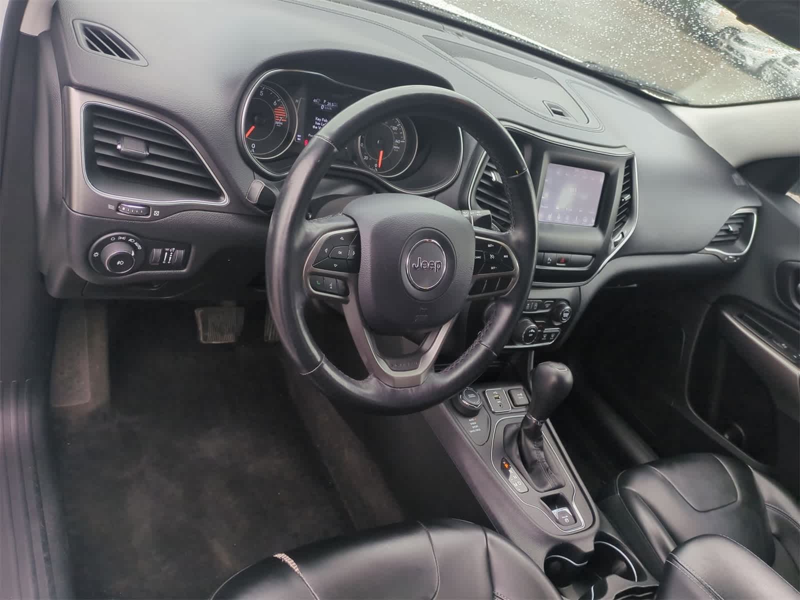Thumbnail: 2019 Jeep Cherokee - 10