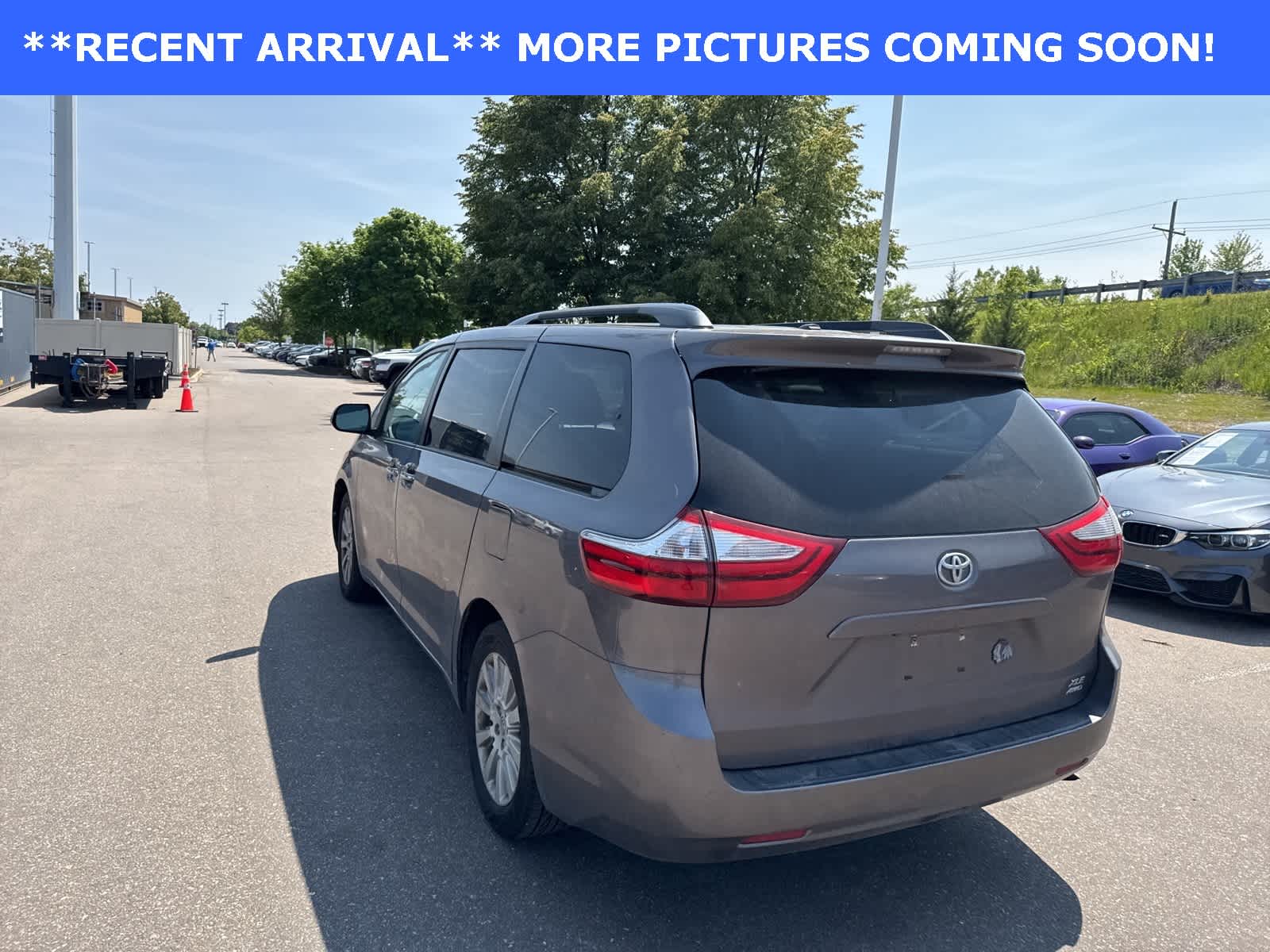Thumbnail: 2015 Toyota Sienna - 15