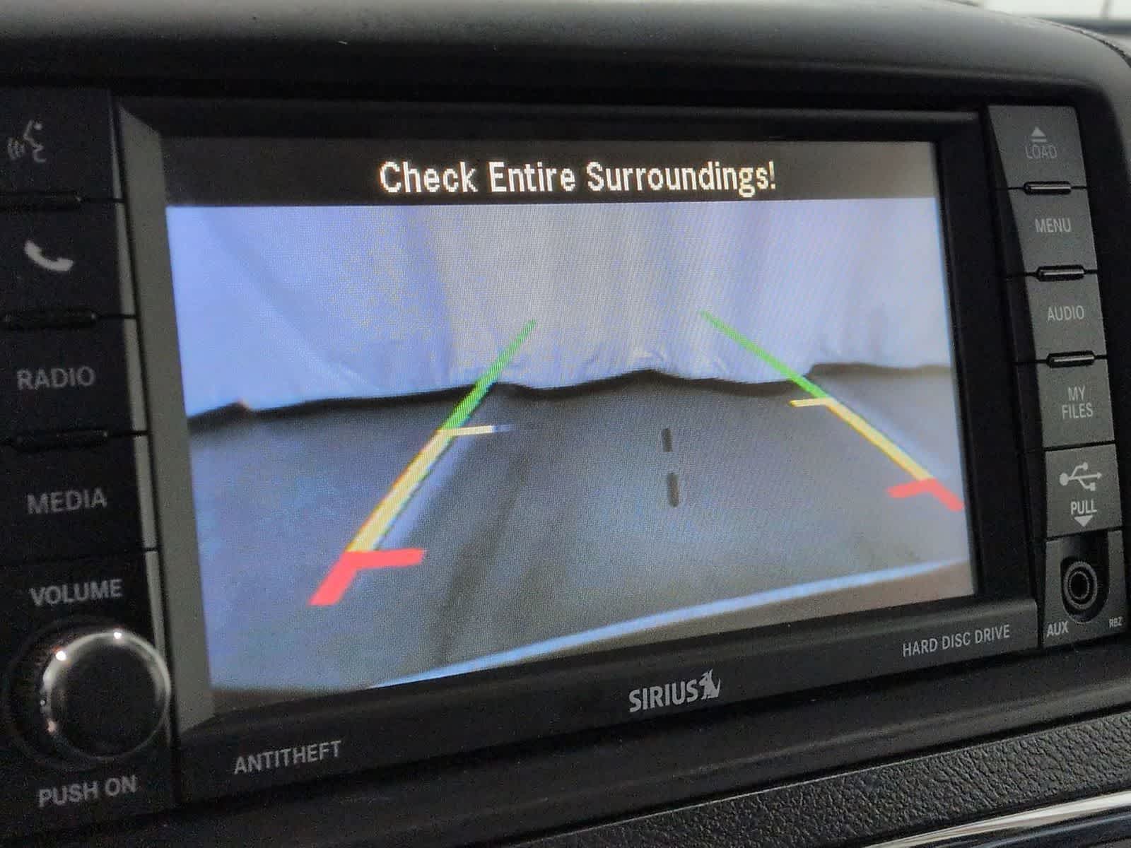 Thumbnail: 2015 Chrysler Town & Country - 29