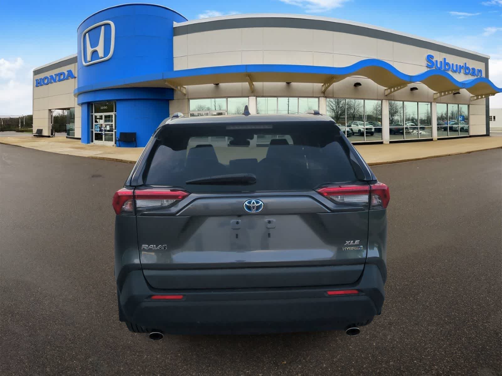 2020 Toyota RAV4 XLE - Photo 7