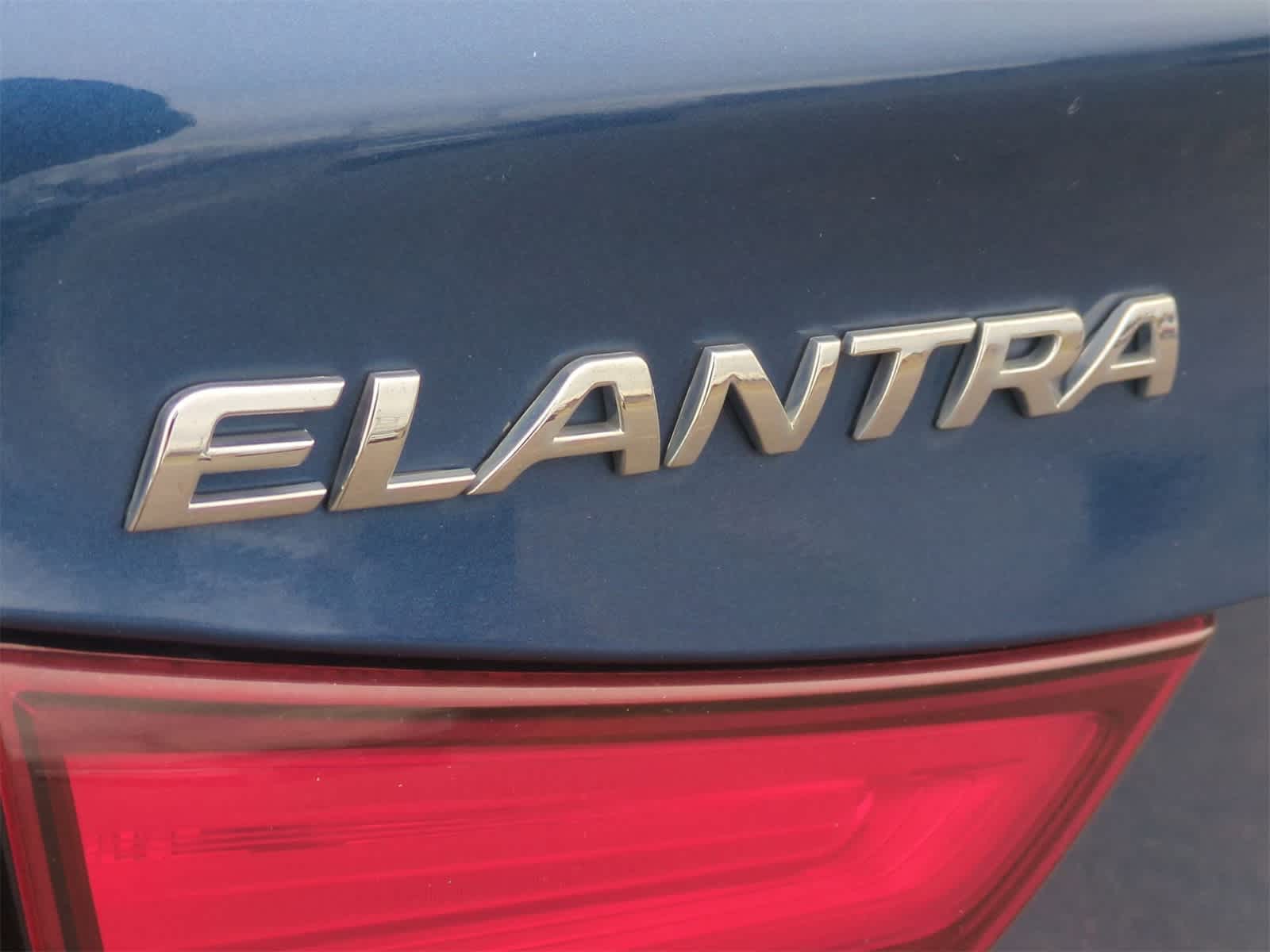 Thumbnail: 2015 Hyundai Elantra - 14