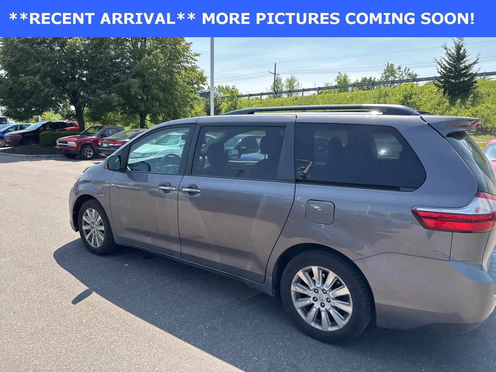 Thumbnail: 2015 Toyota Sienna - 17