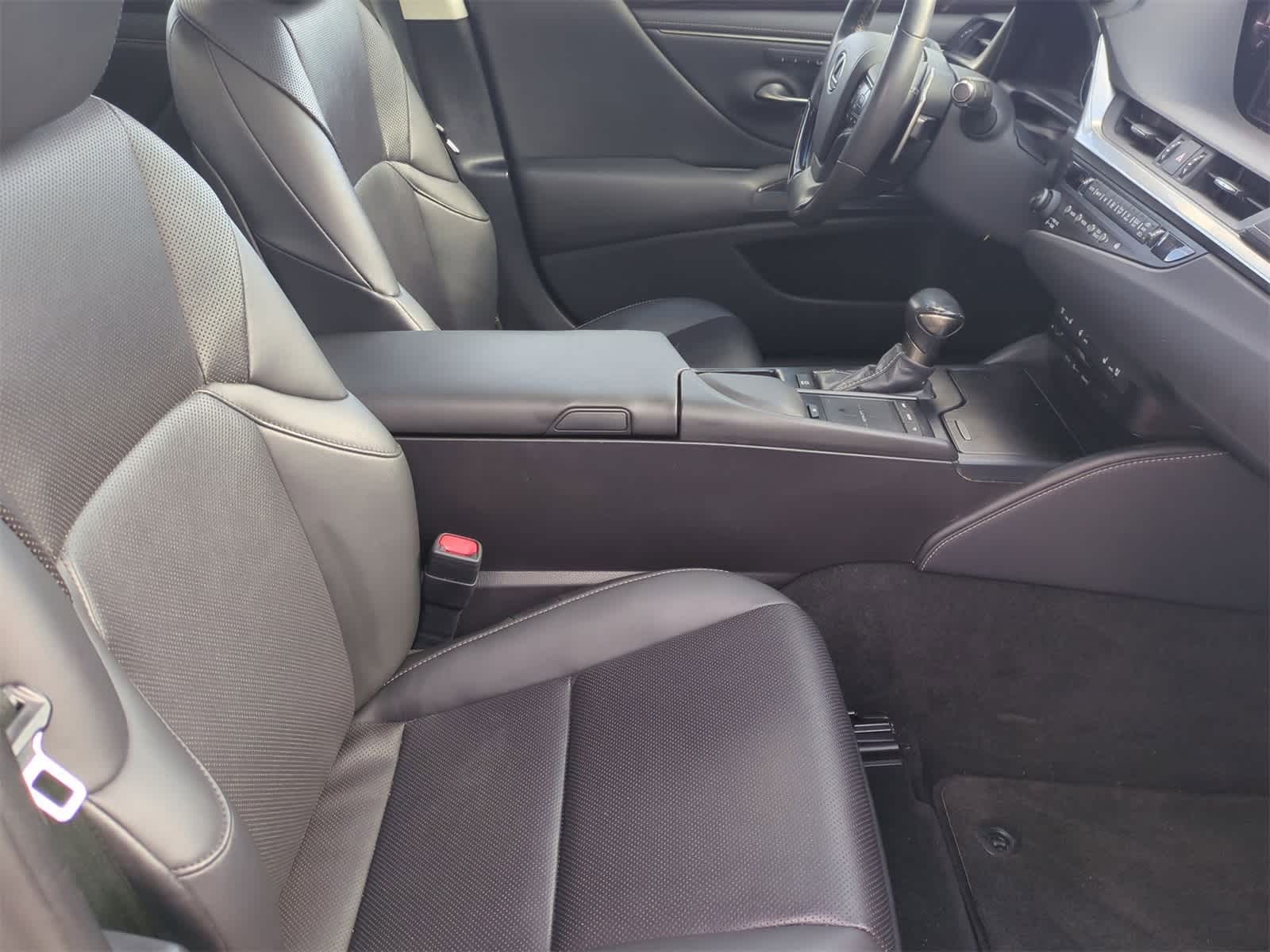 Thumbnail: 2020 Lexus ES - 11