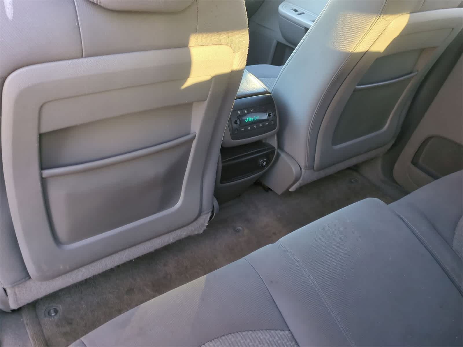 Thumbnail: 2010 Chevrolet Traverse - 19