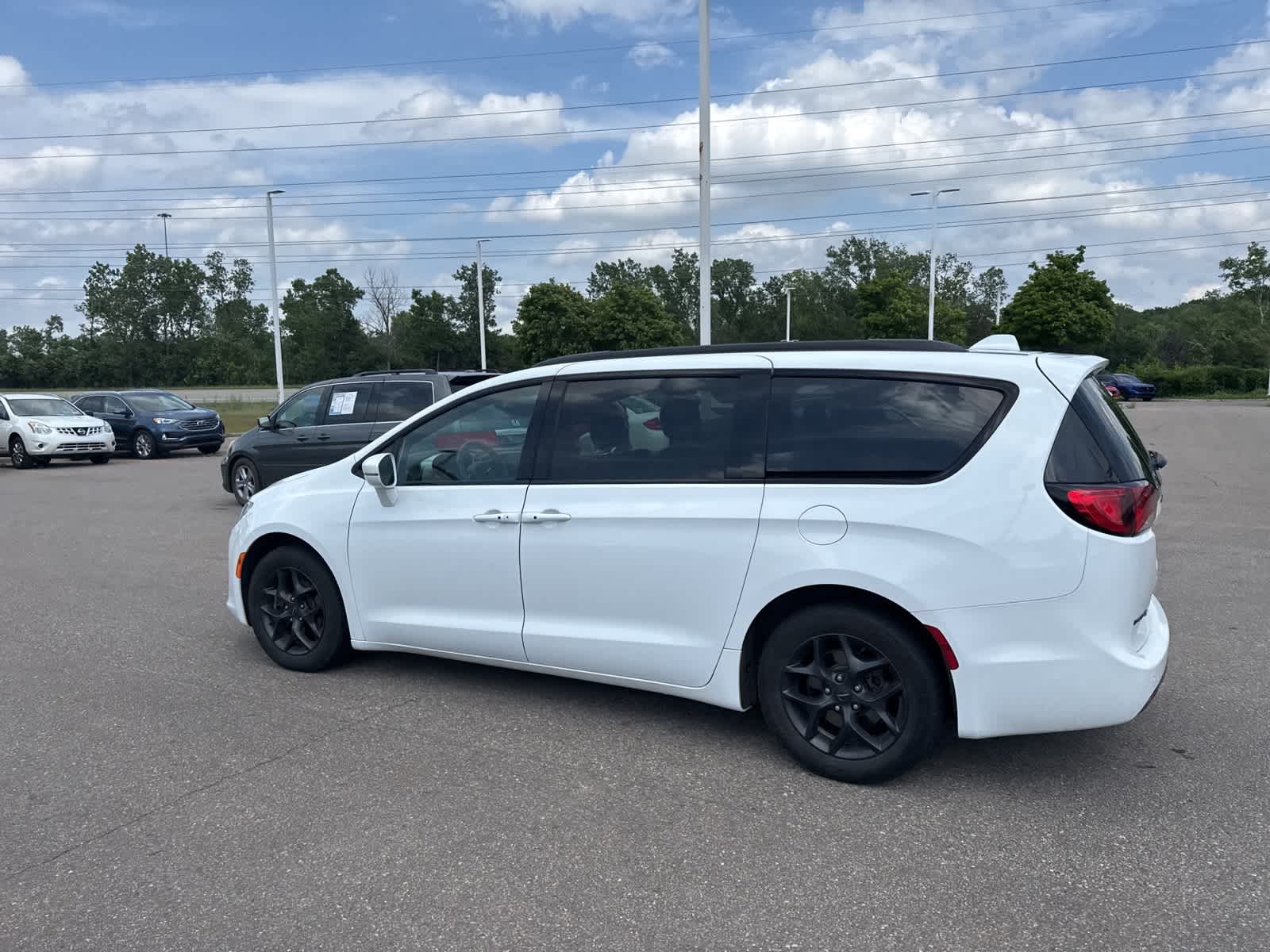 Thumbnail: 2019 Chrysler Pacifica - 17