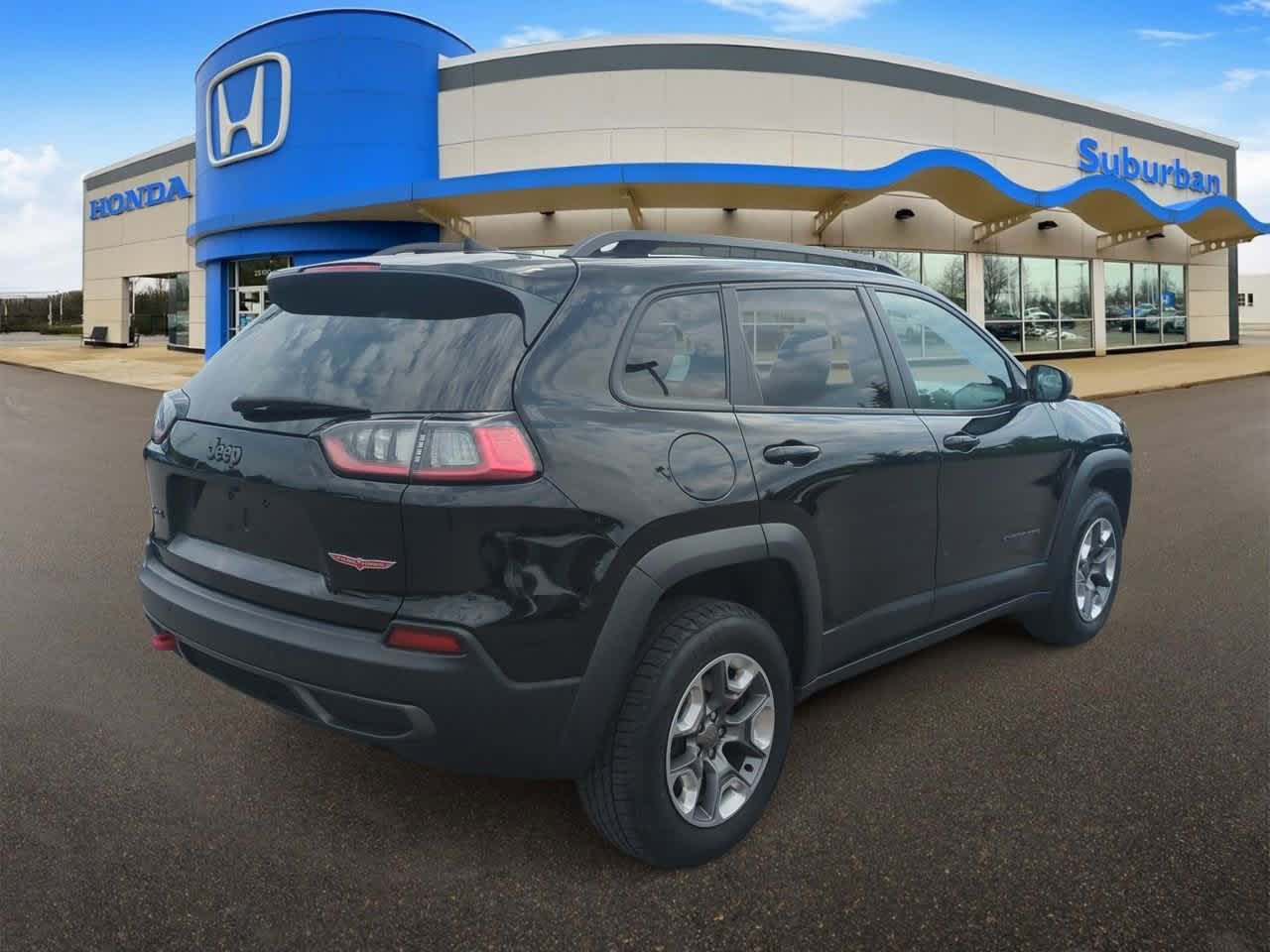 Thumbnail: 2019 Jeep Cherokee - 8