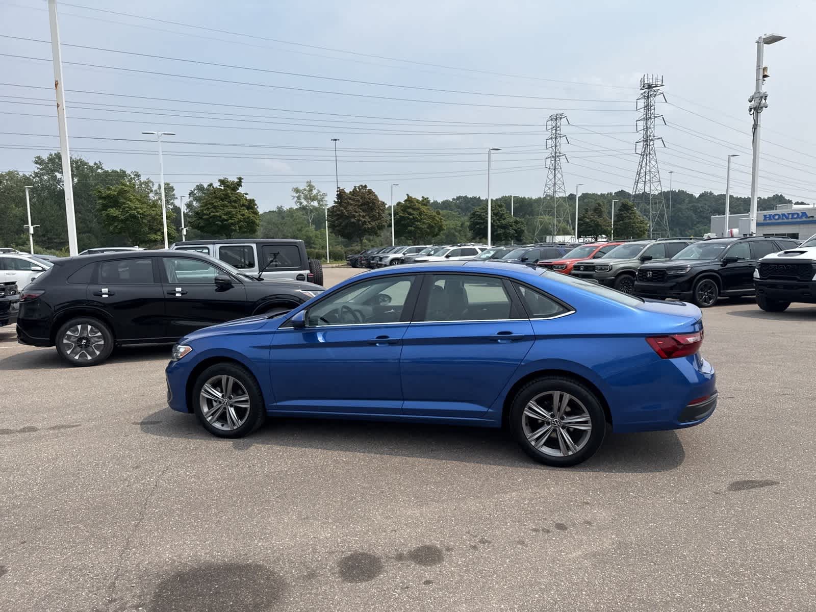 Thumbnail: 2023 Volkswagen Jetta - 24