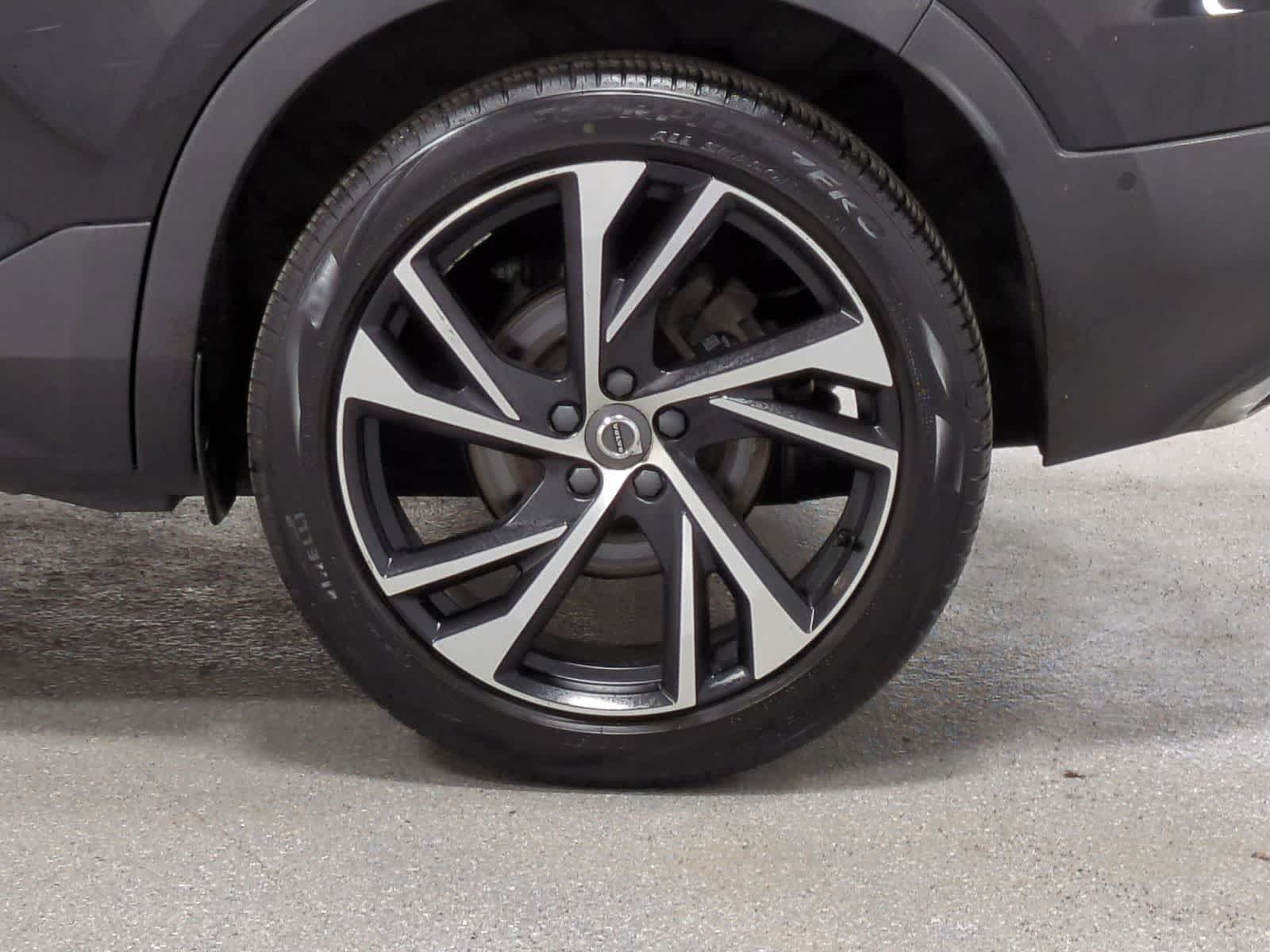 Thumbnail: 2019 Volvo XC40 - 14