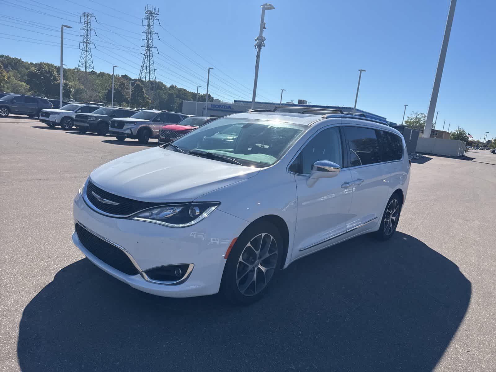 Thumbnail: 2020 Chrysler Pacifica - 3