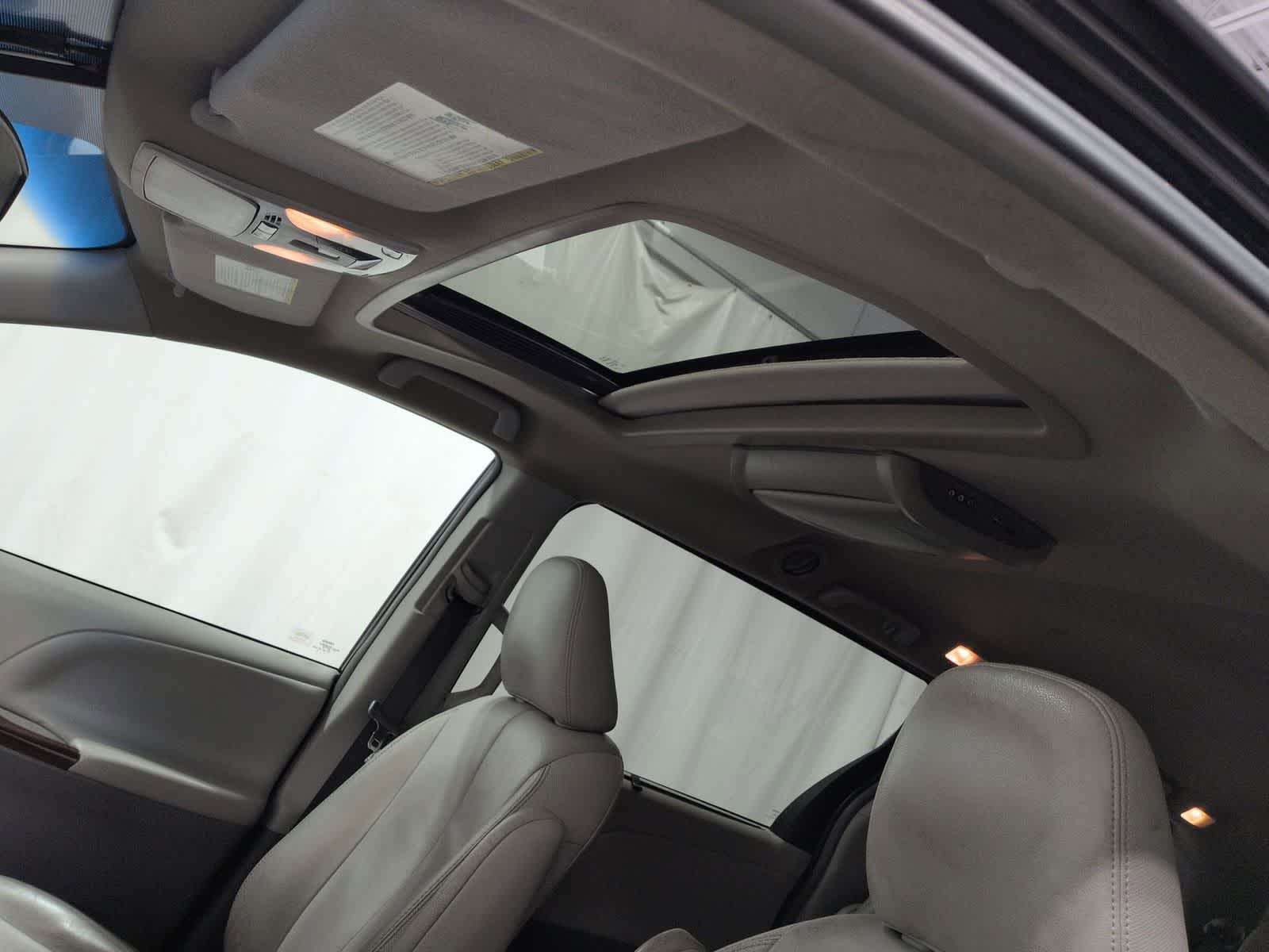 Thumbnail: 2013 Toyota Sienna - 20