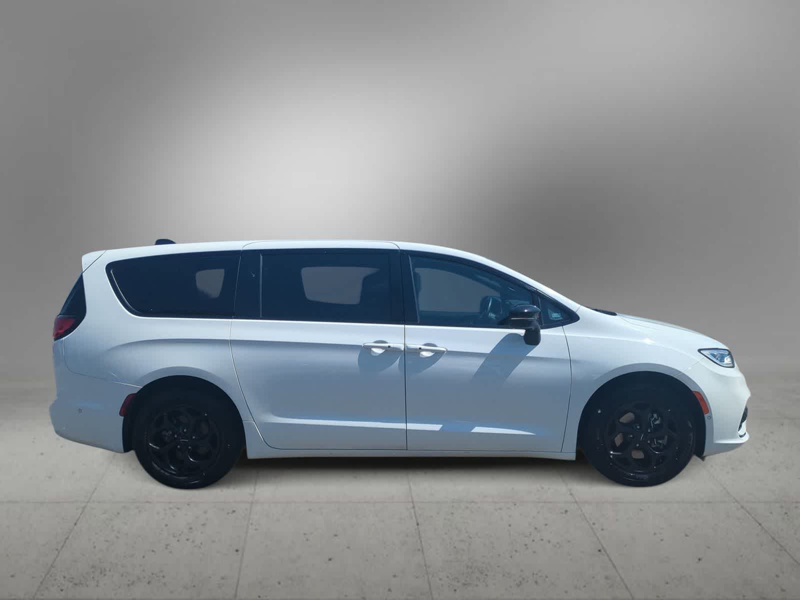 2024 Chrysler Pacifica PHEV Select - Photo 9