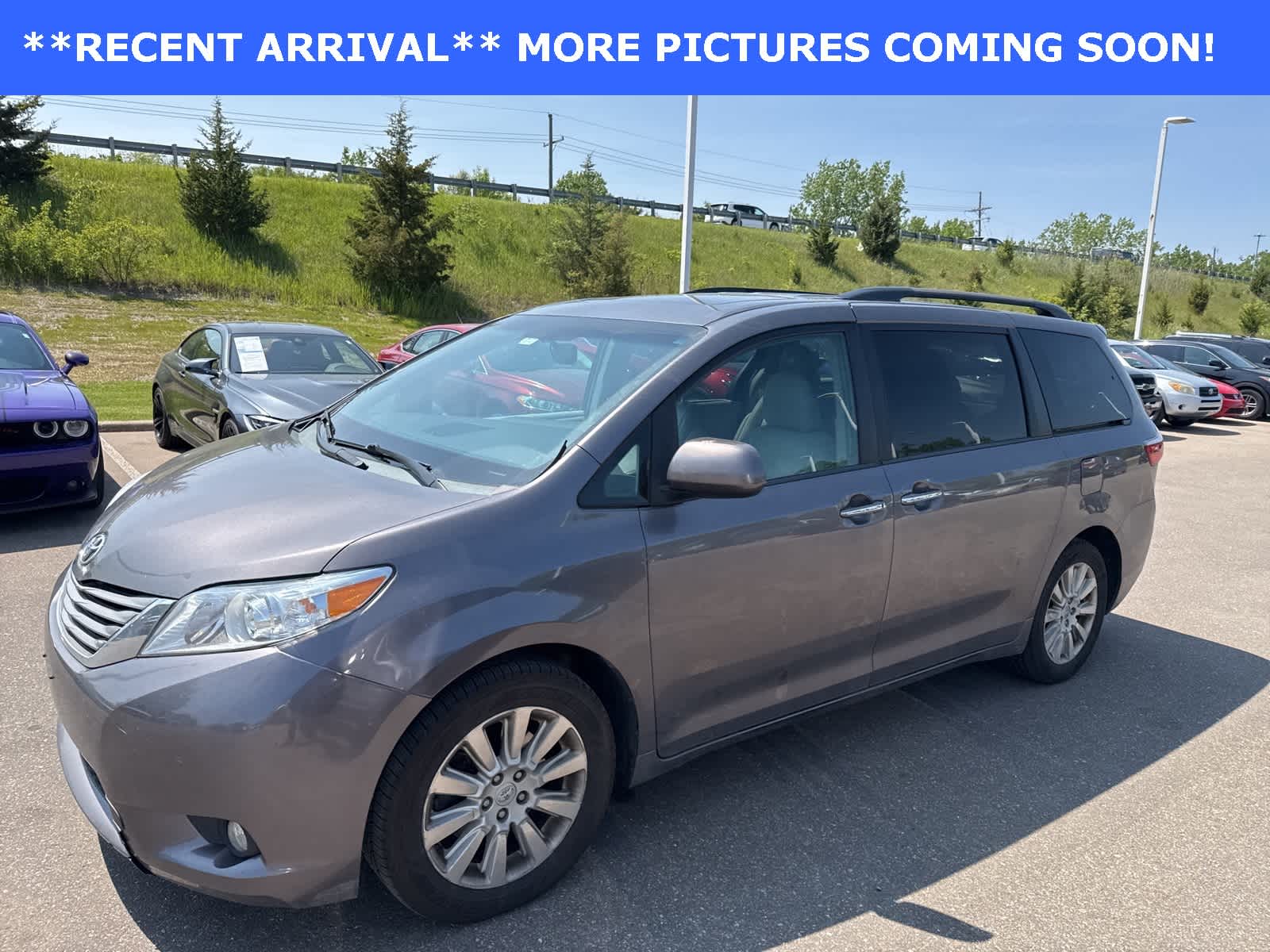 Thumbnail: 2015 Toyota Sienna - 20