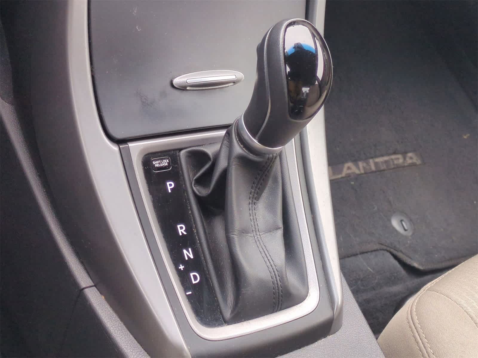 Thumbnail: 2015 Hyundai Elantra - 30