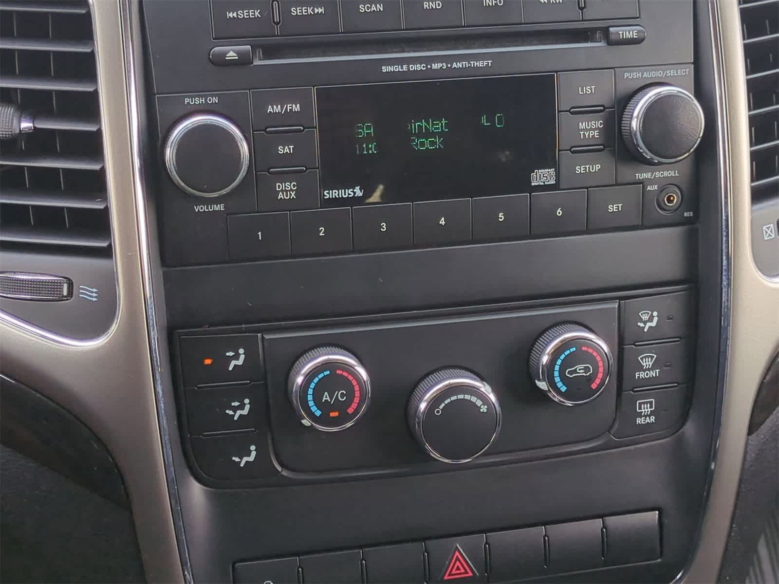 Thumbnail: 2012 Jeep Grand Cherokee - 27