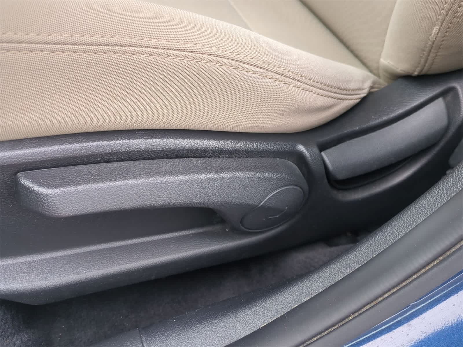 Thumbnail: 2015 Hyundai Elantra - 18