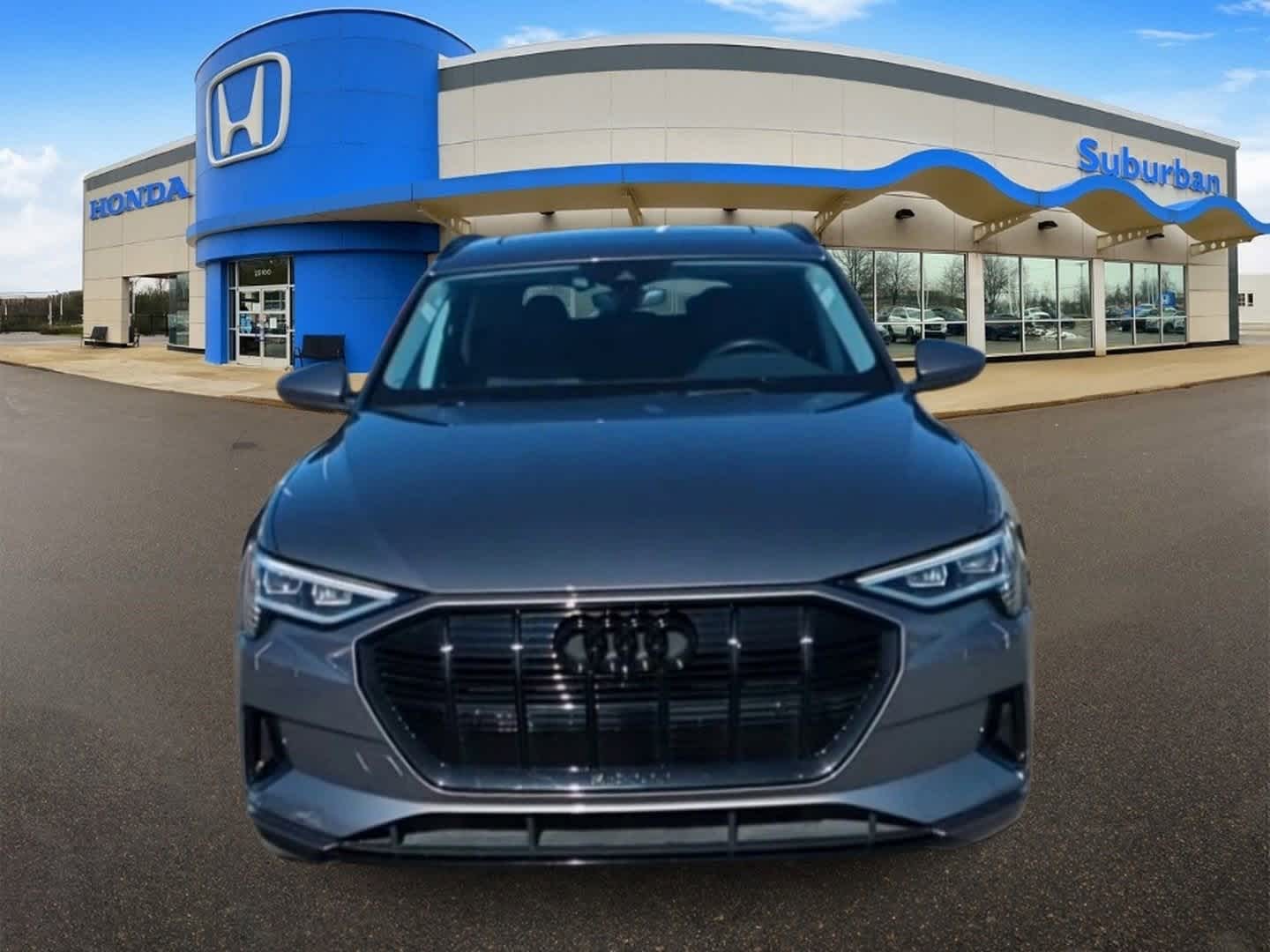 Thumbnail: 2022 Audi e-tron - 3