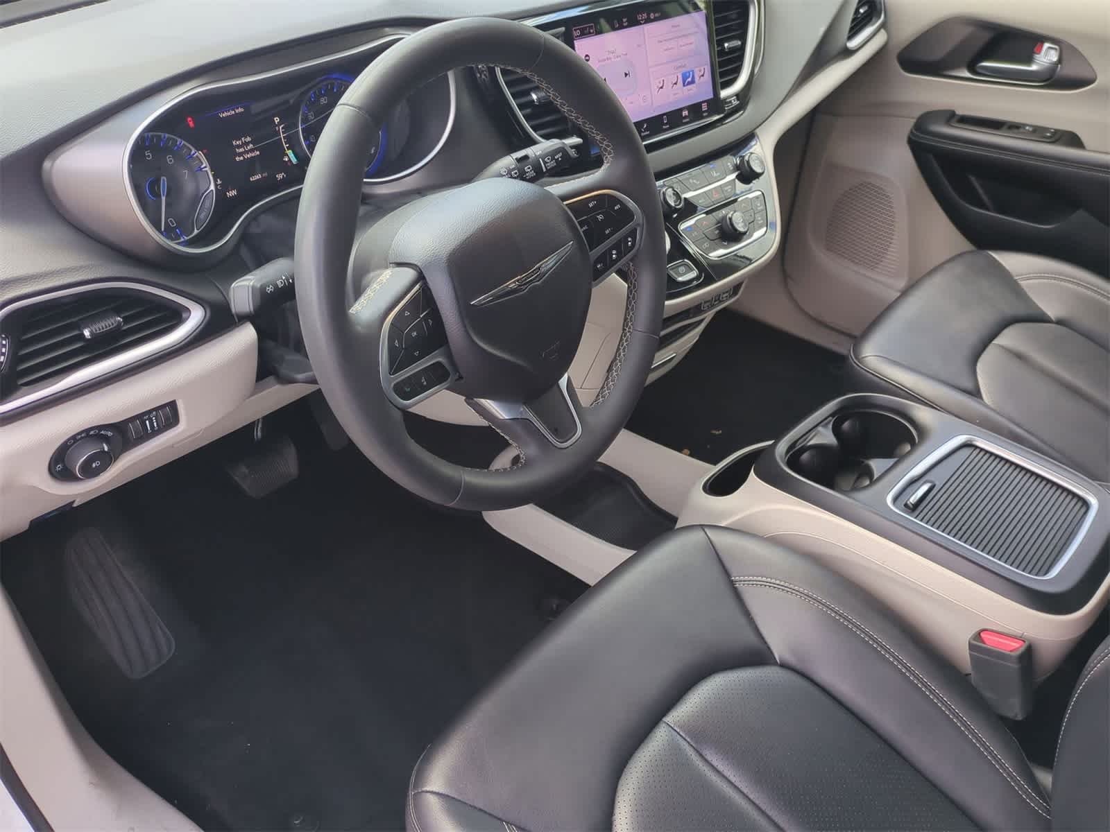 Thumbnail: 2024 Chrysler Pacifica - 10