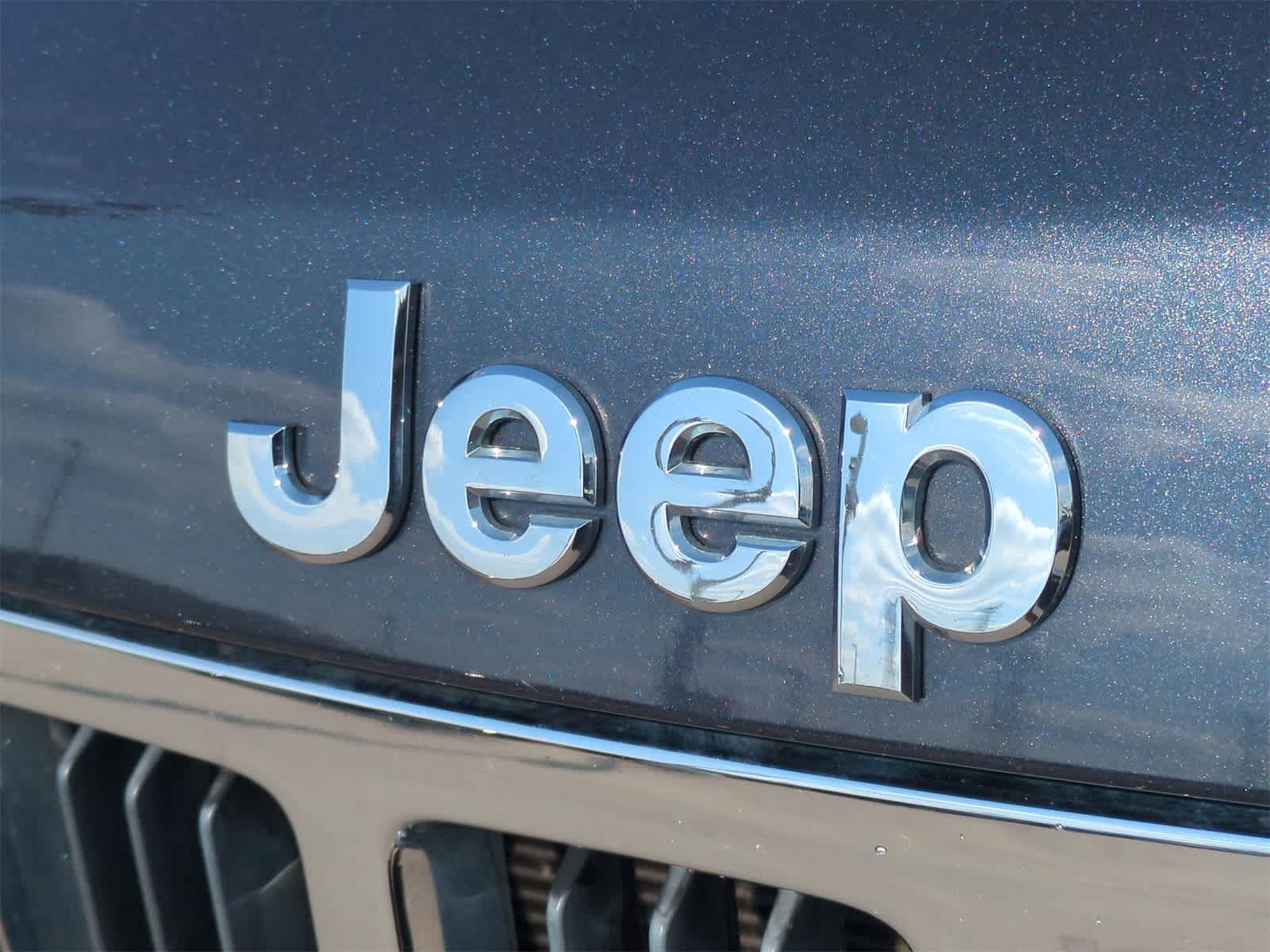 Thumbnail: 2012 Jeep Grand Cherokee - 12