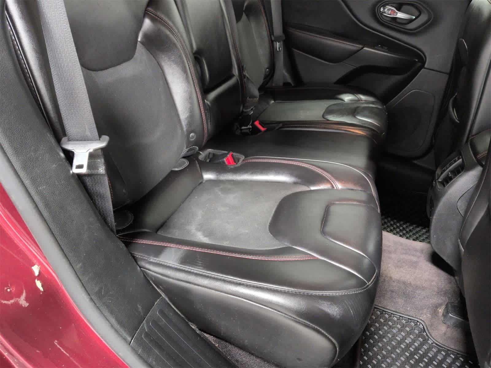 Thumbnail: 2019 Jeep Cherokee - 21