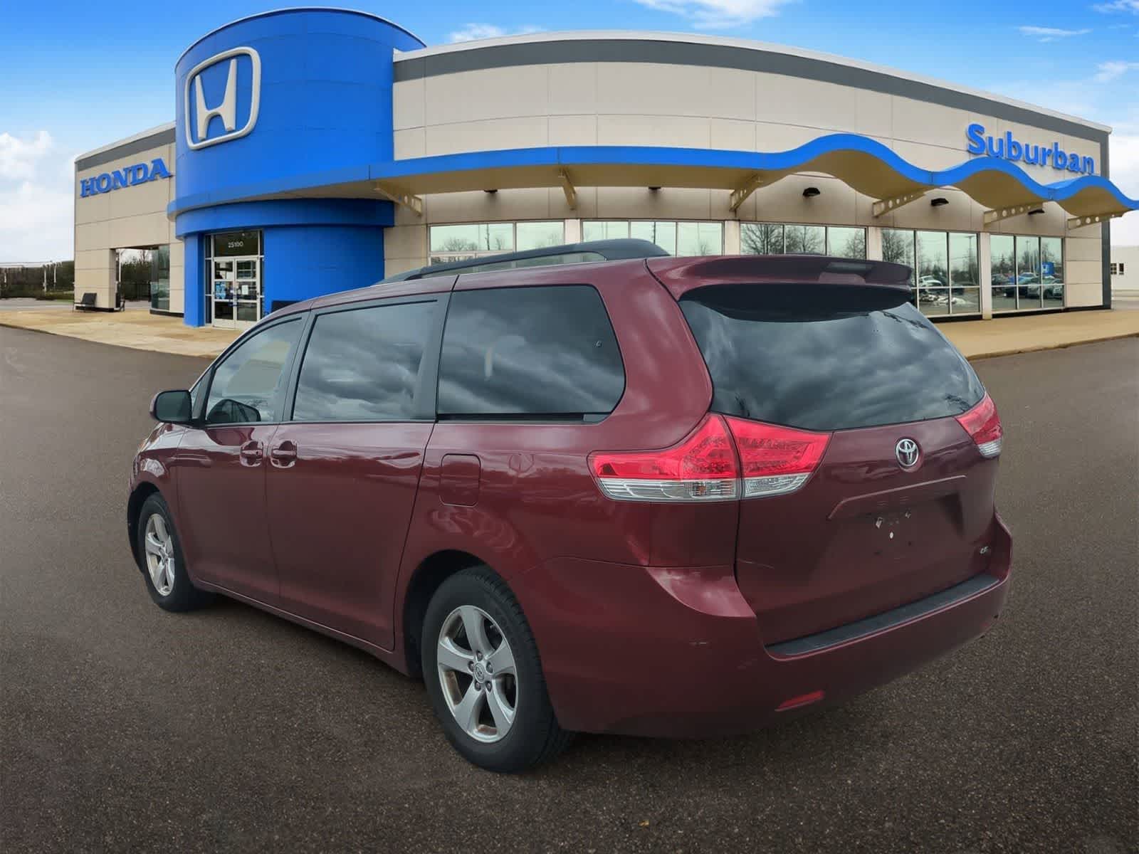 Thumbnail: 2012 Toyota Sienna - 6