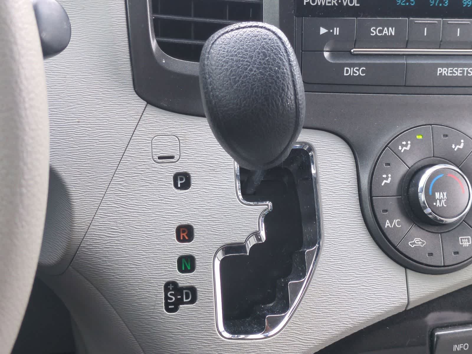 Thumbnail: 2012 Toyota Sienna - 30