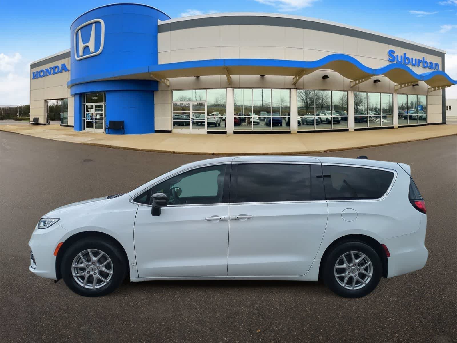 Thumbnail: 2025 Chrysler Pacifica - 5