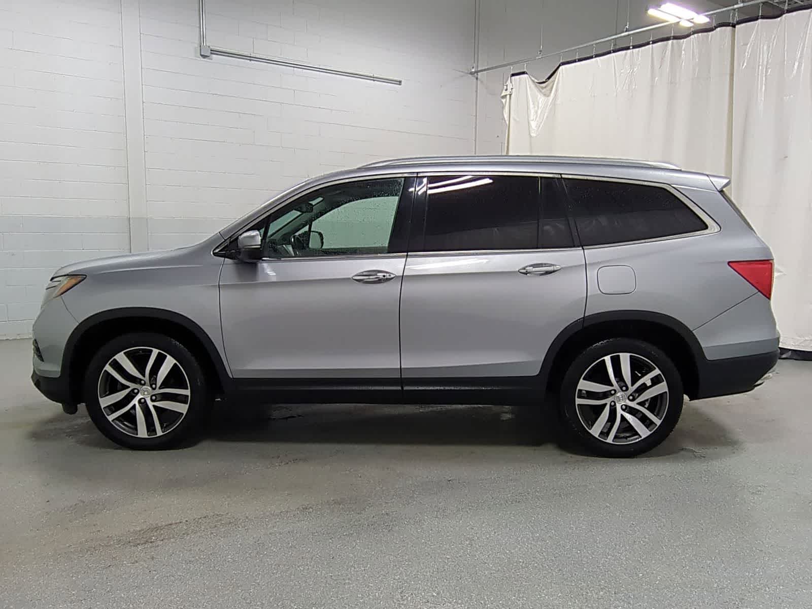 Thumbnail: 2018 Honda Pilot - 11