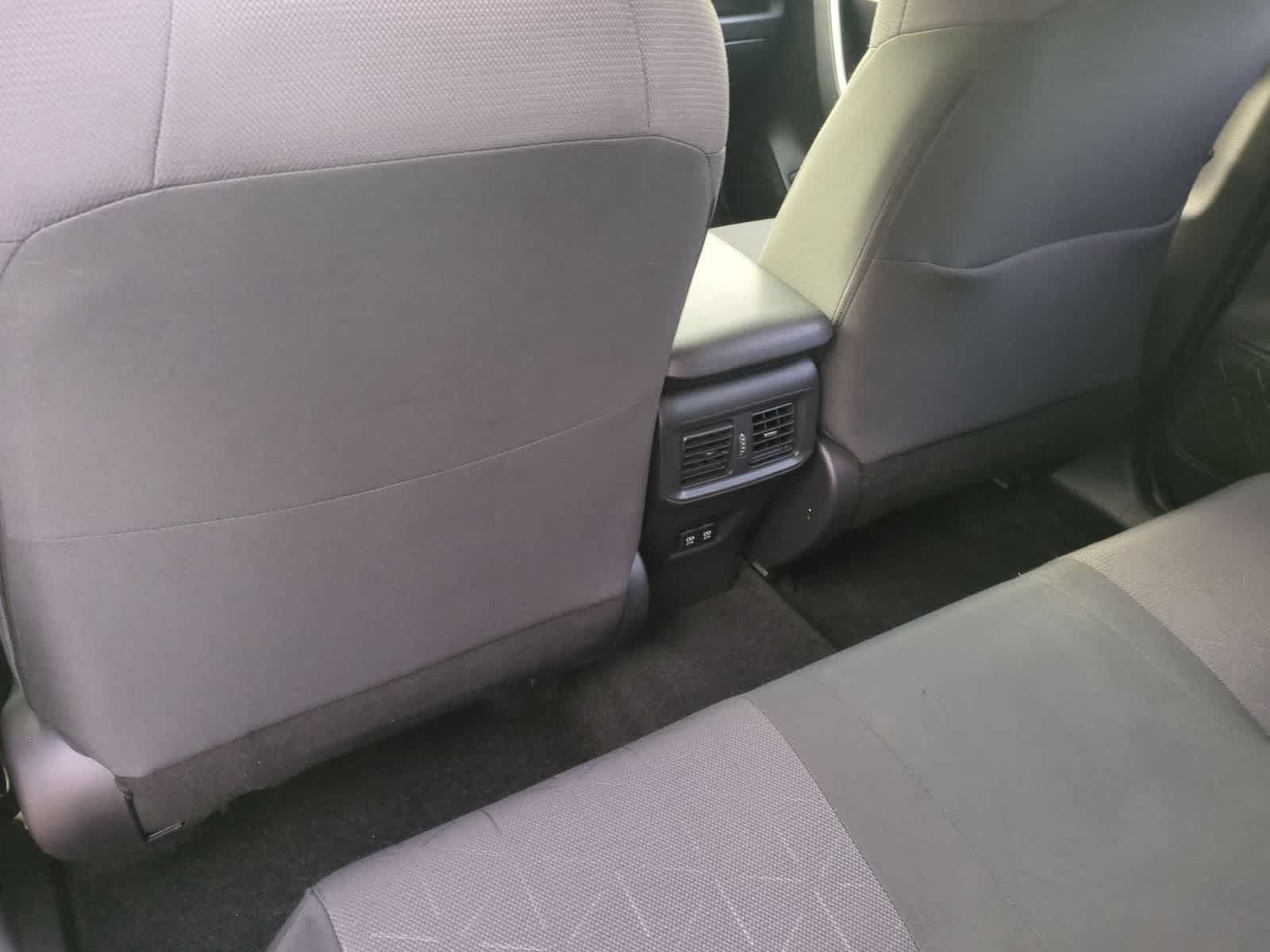 2020 Toyota RAV4 XLE - Photo 18