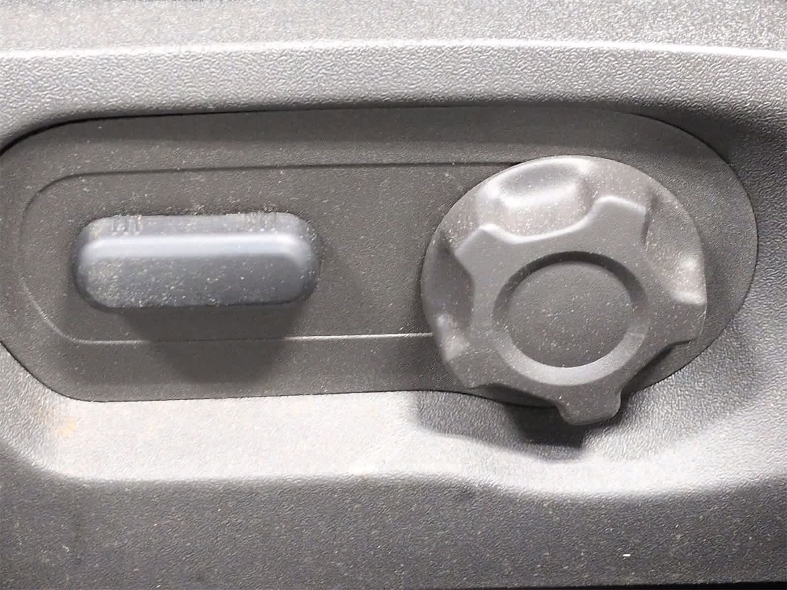 Thumbnail: 2012 Ford Explorer - 18